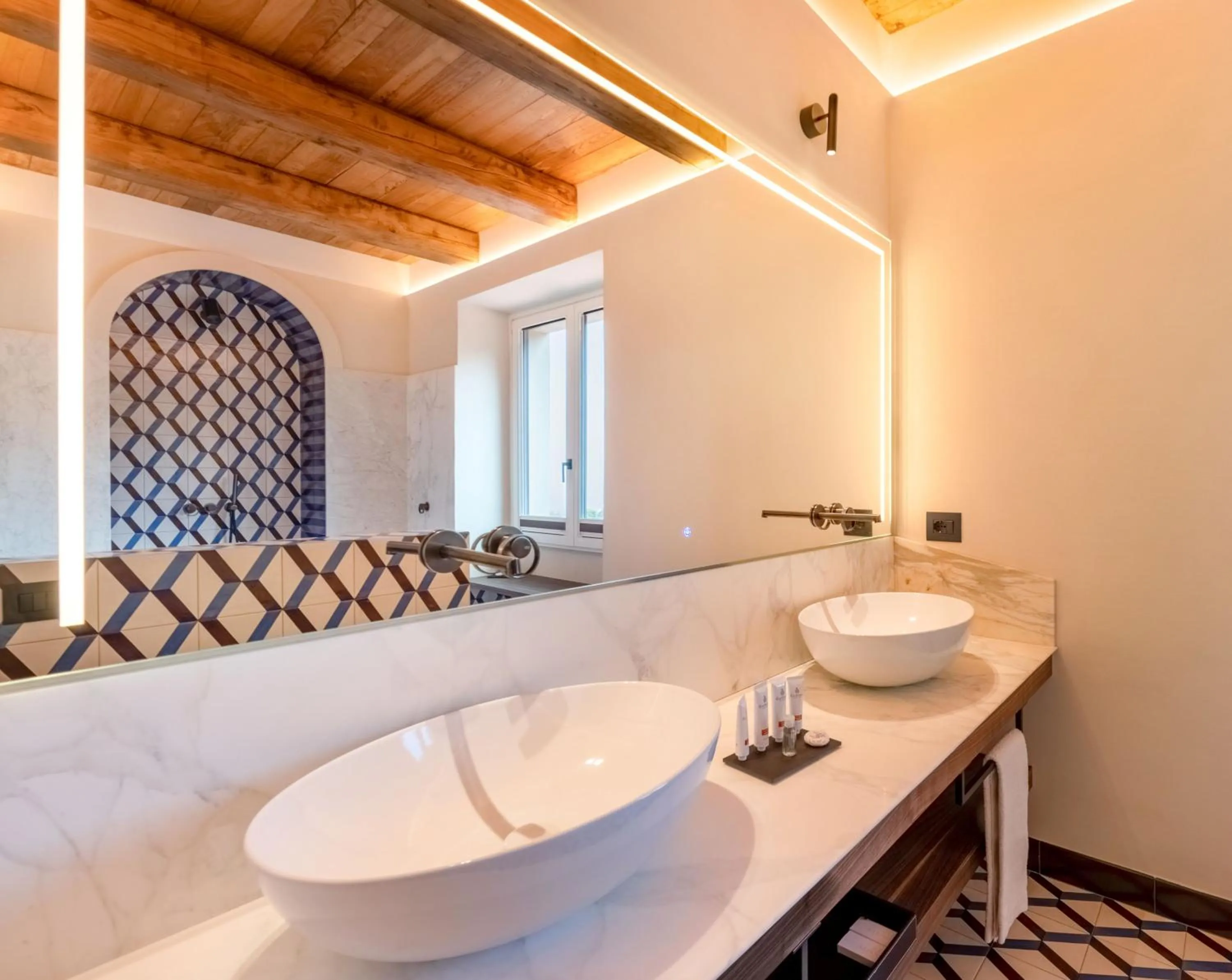 Bathroom, Bed in Gargiulo Resort