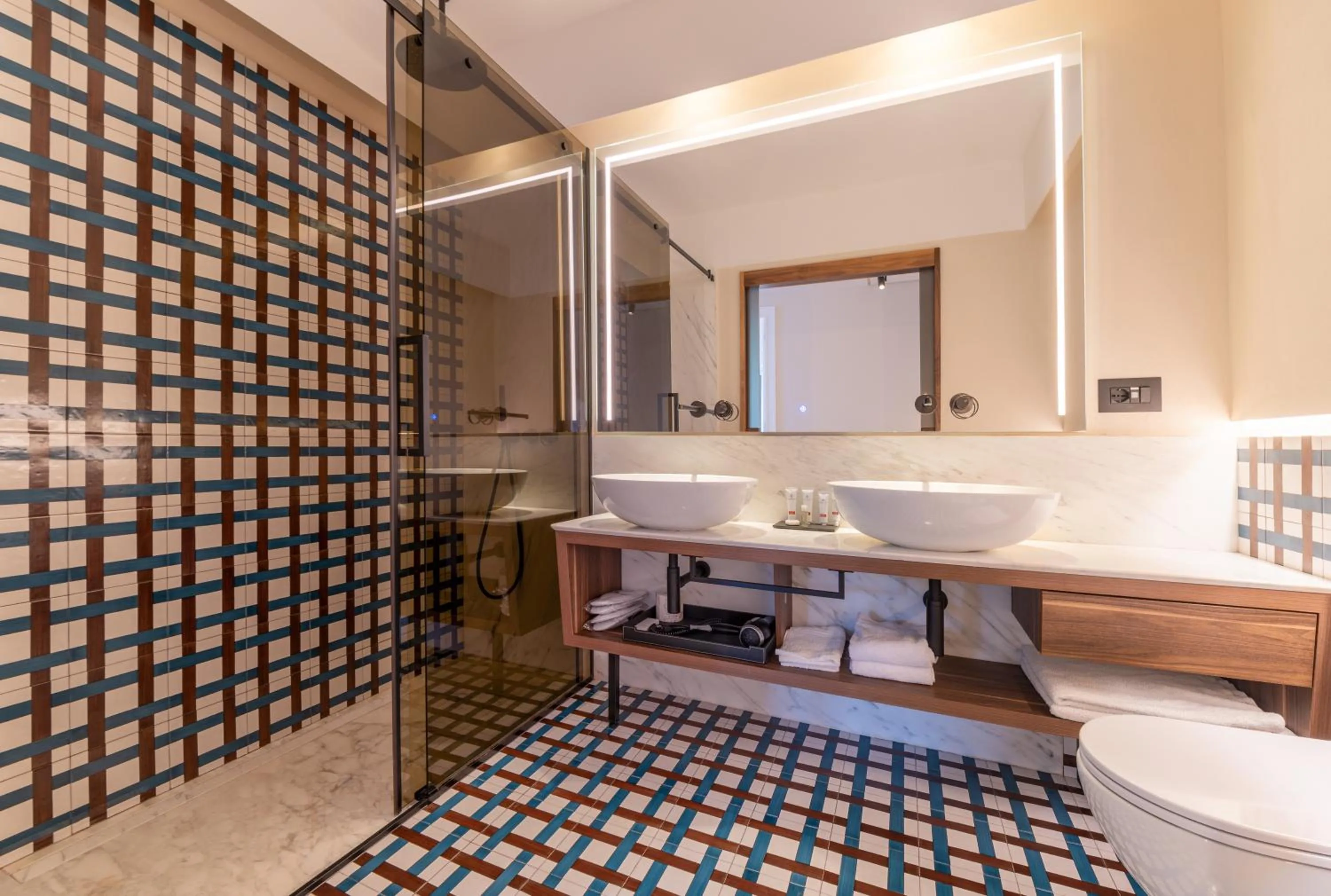 Shower in Gargiulo Resort