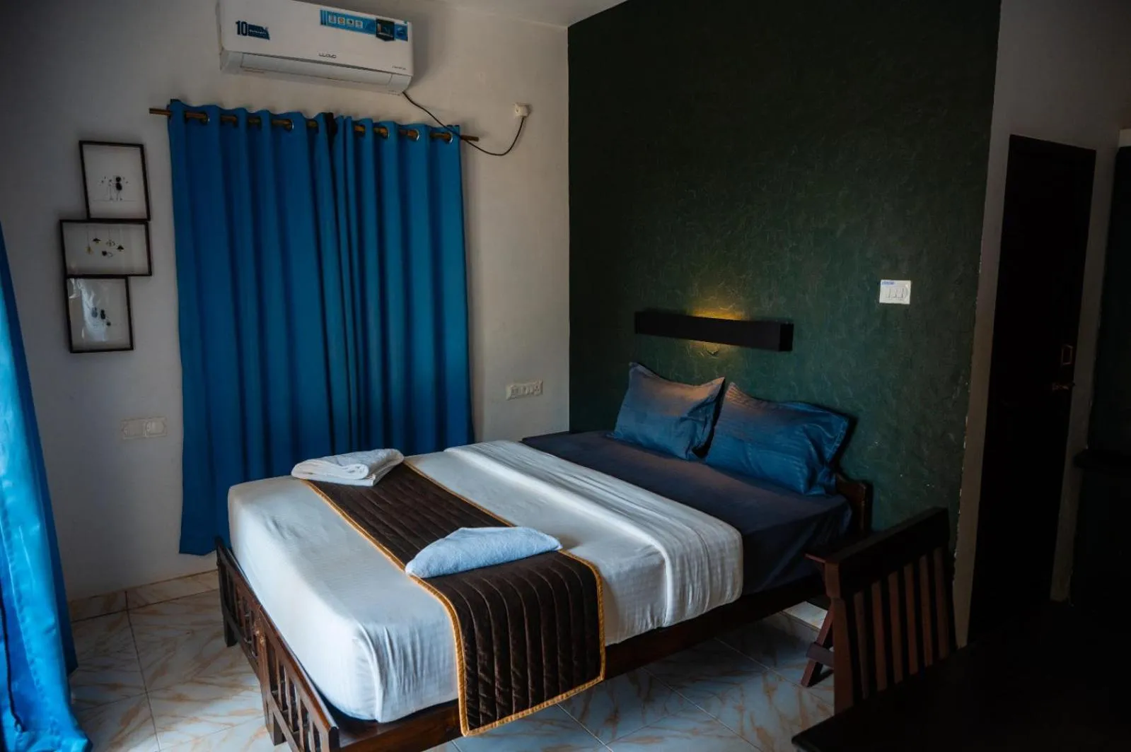 Bed in Sky Frame Beach Resort