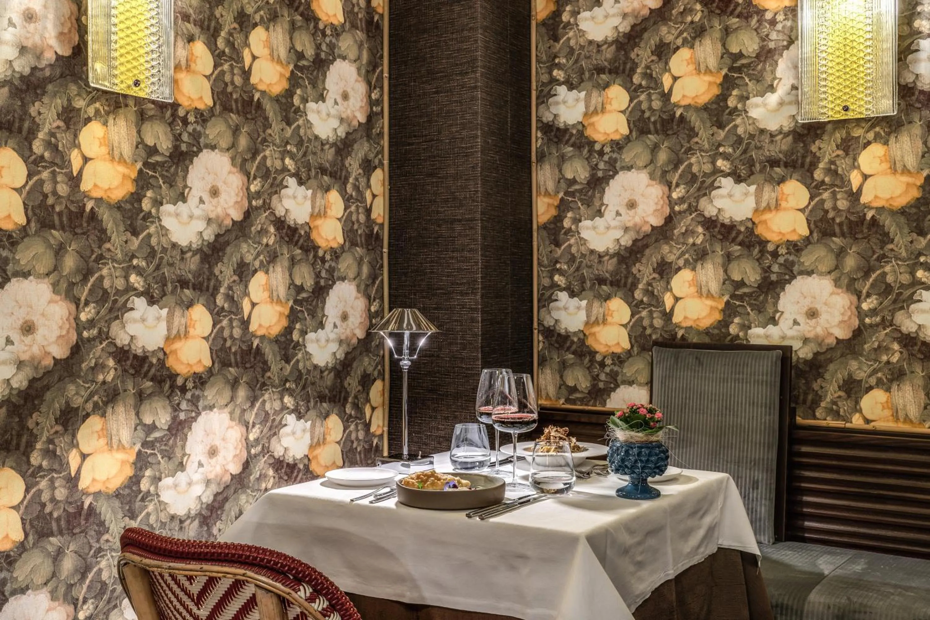 Restaurant/places to eat in TB Place Roma