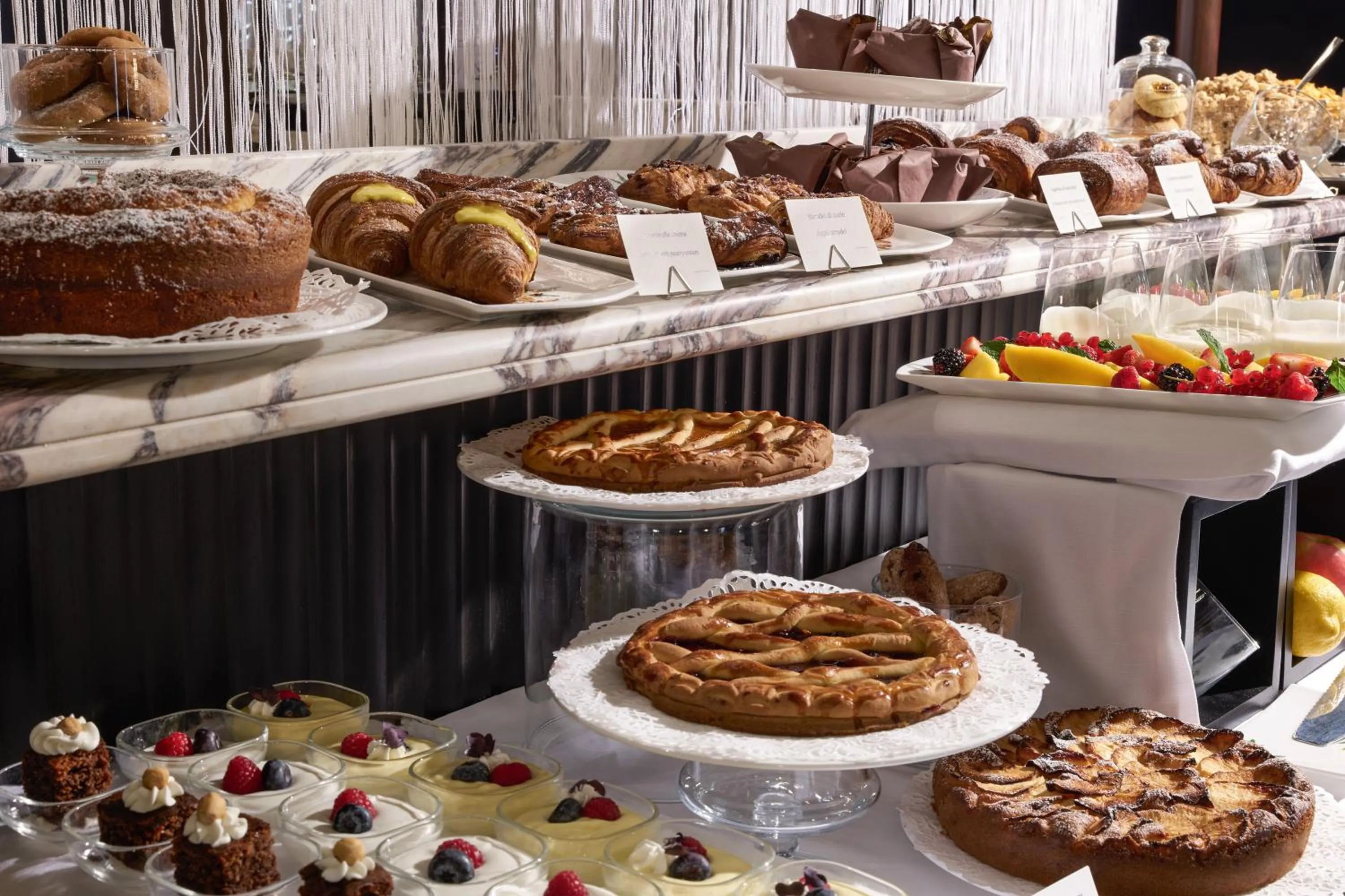 Buffet breakfast in TB Place Roma