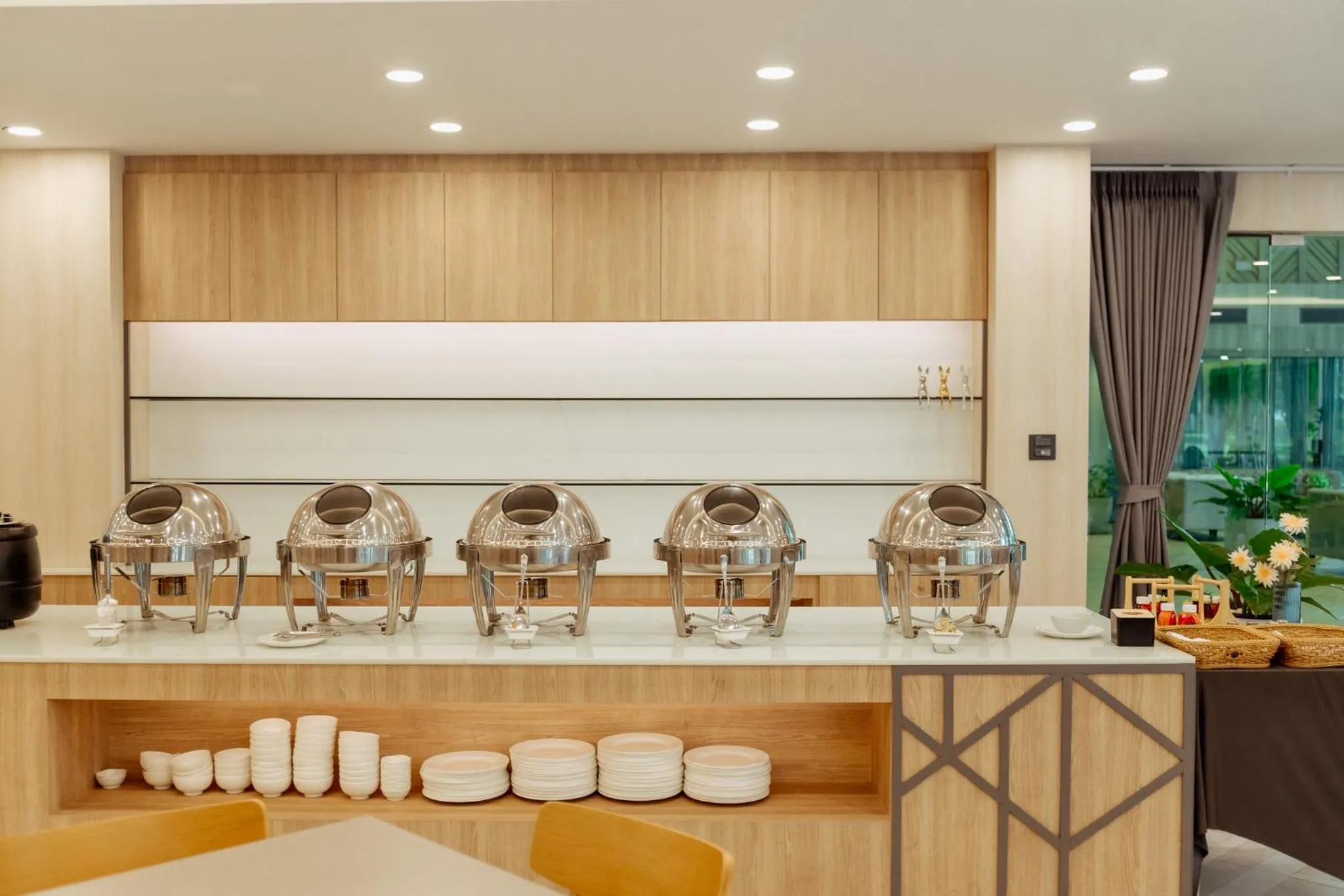 Restaurant/places to eat in RUS Hotel&Convention Ayutthaya