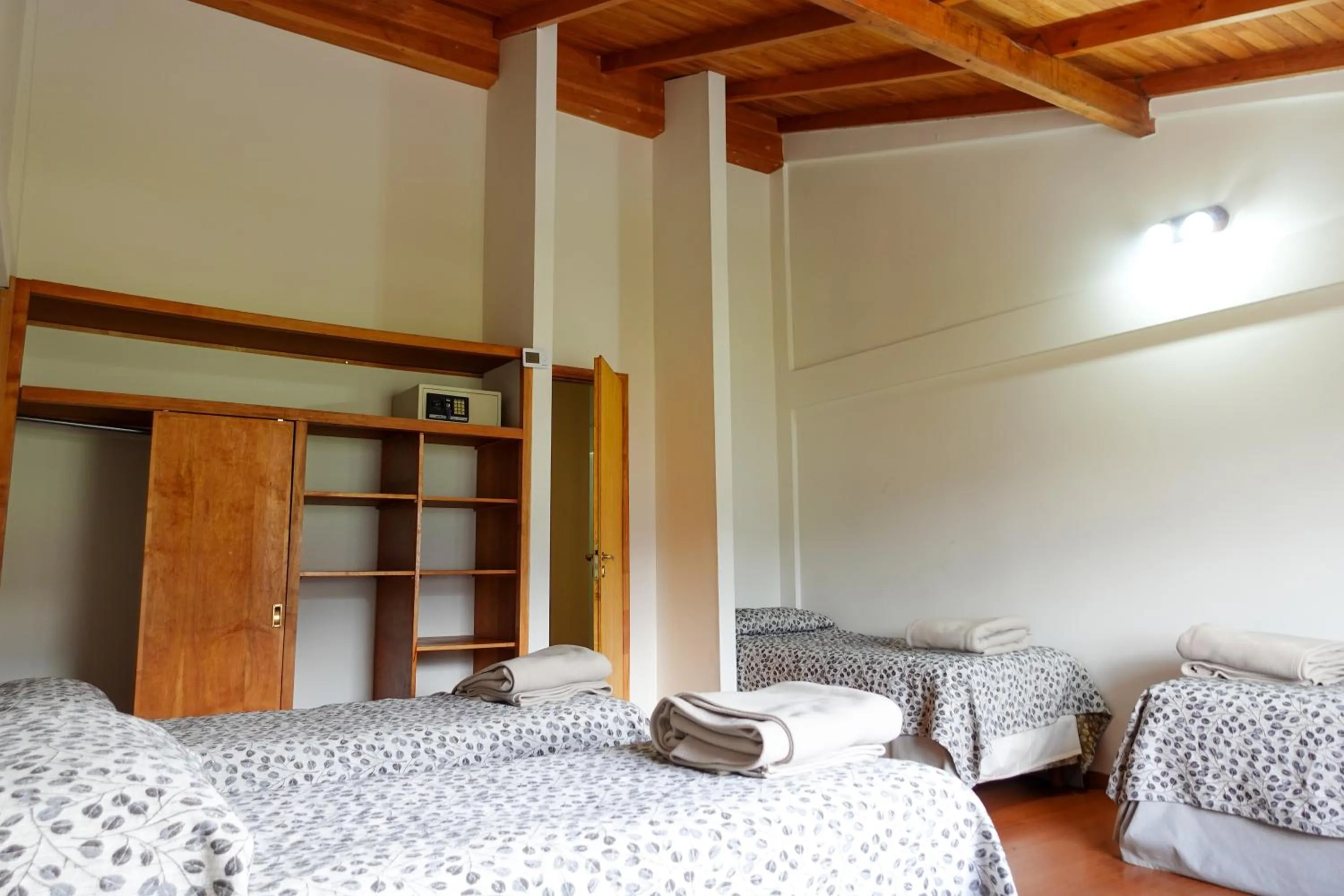 Text overlay, Bed in Choconcito Apart Hotel