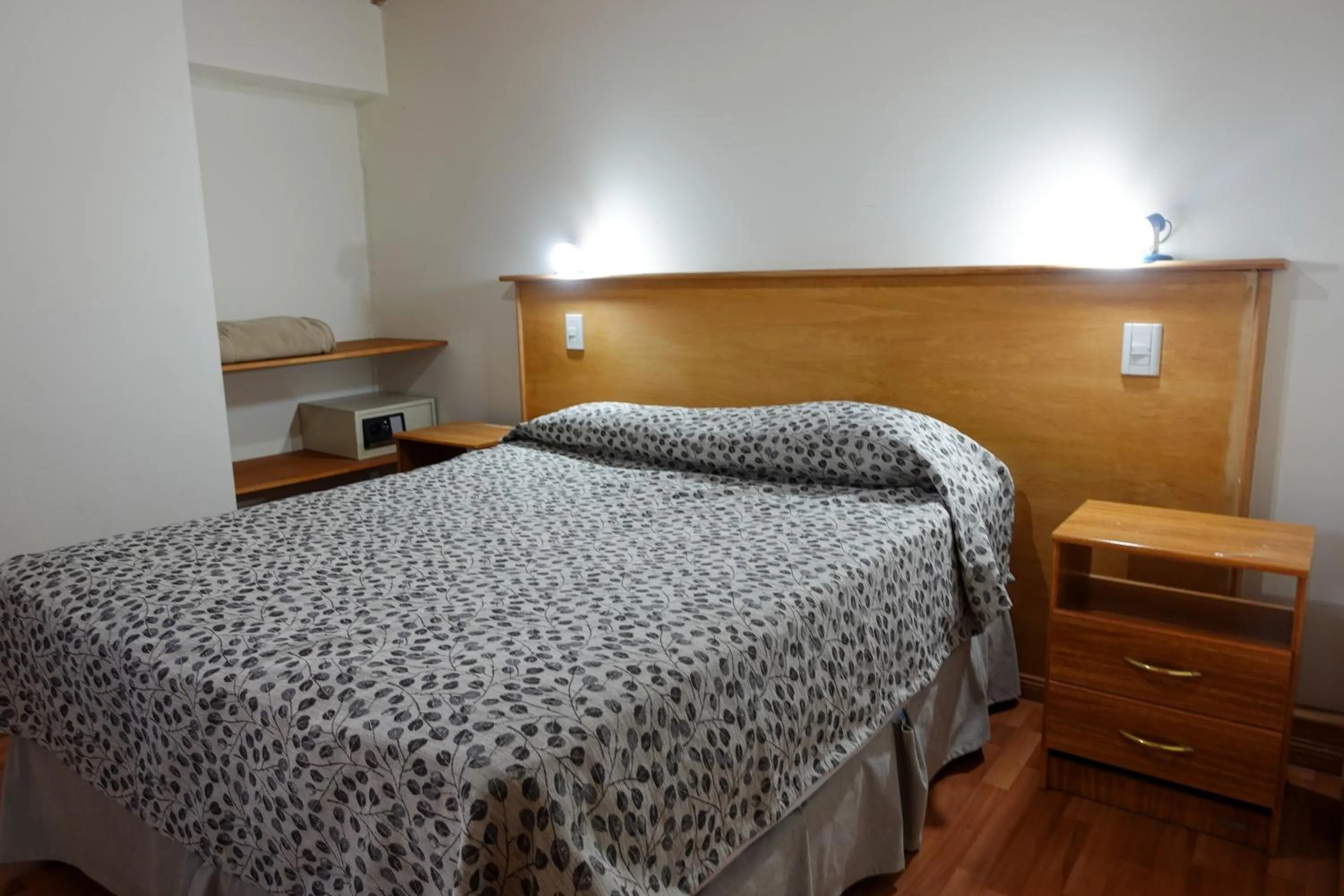 Text overlay, Bed in Choconcito Apart Hotel