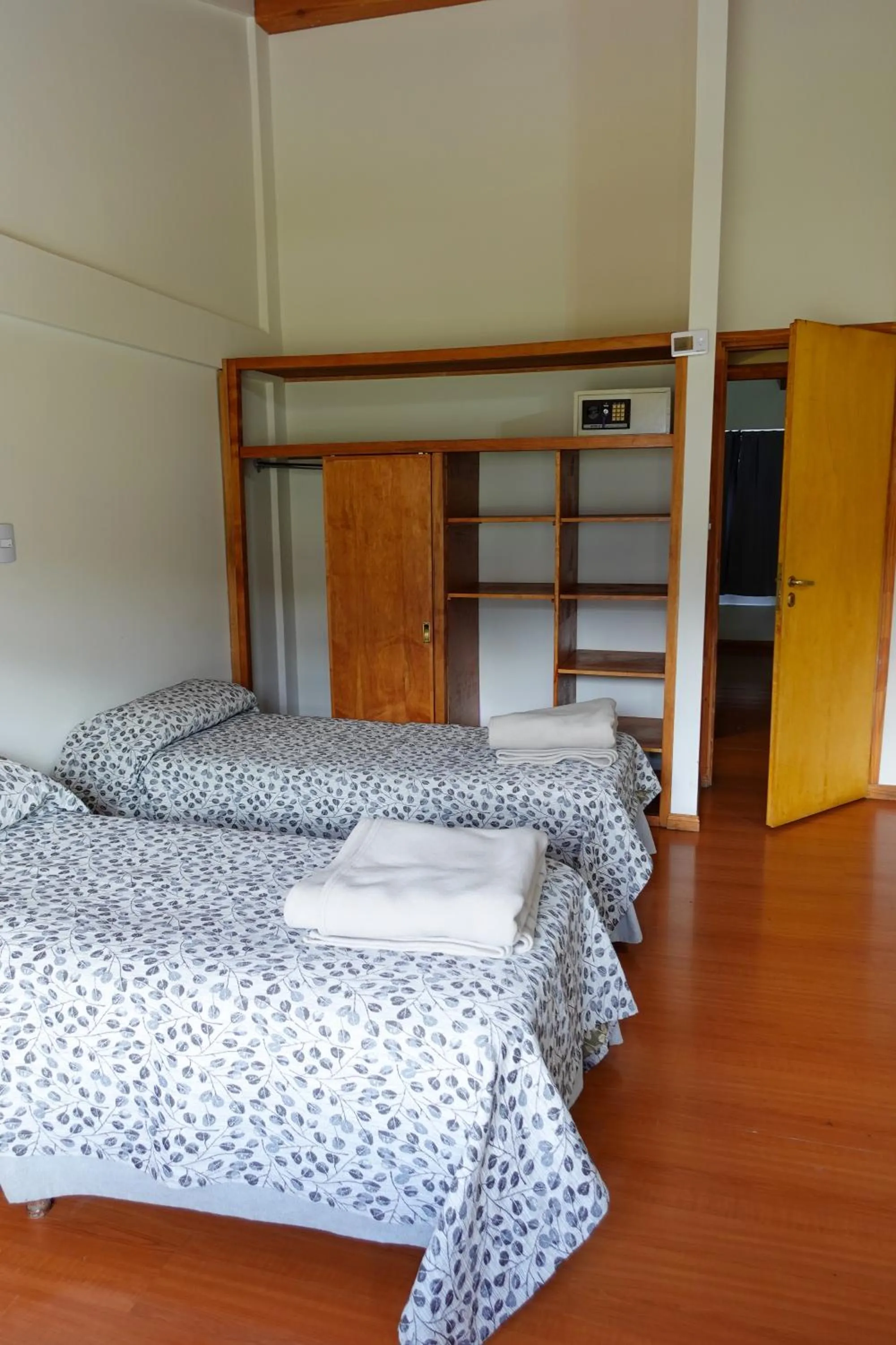 Text overlay, Bed in Choconcito Apart Hotel