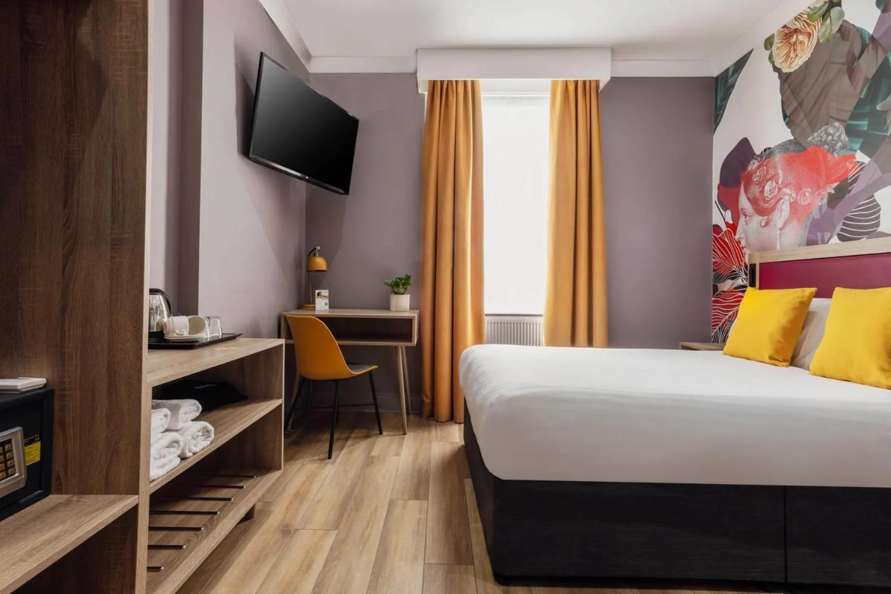 Bedroom, Bed in Comfort Inn Victoria