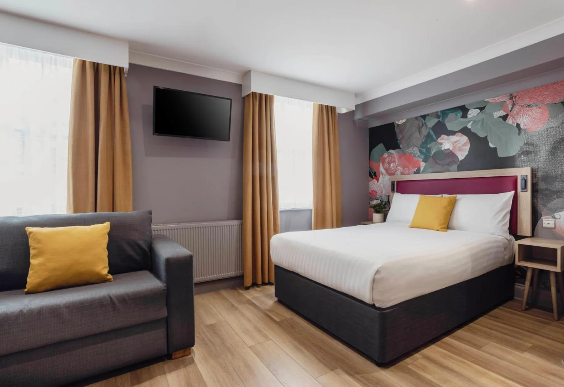 Bedroom, Bed in Comfort Inn Victoria