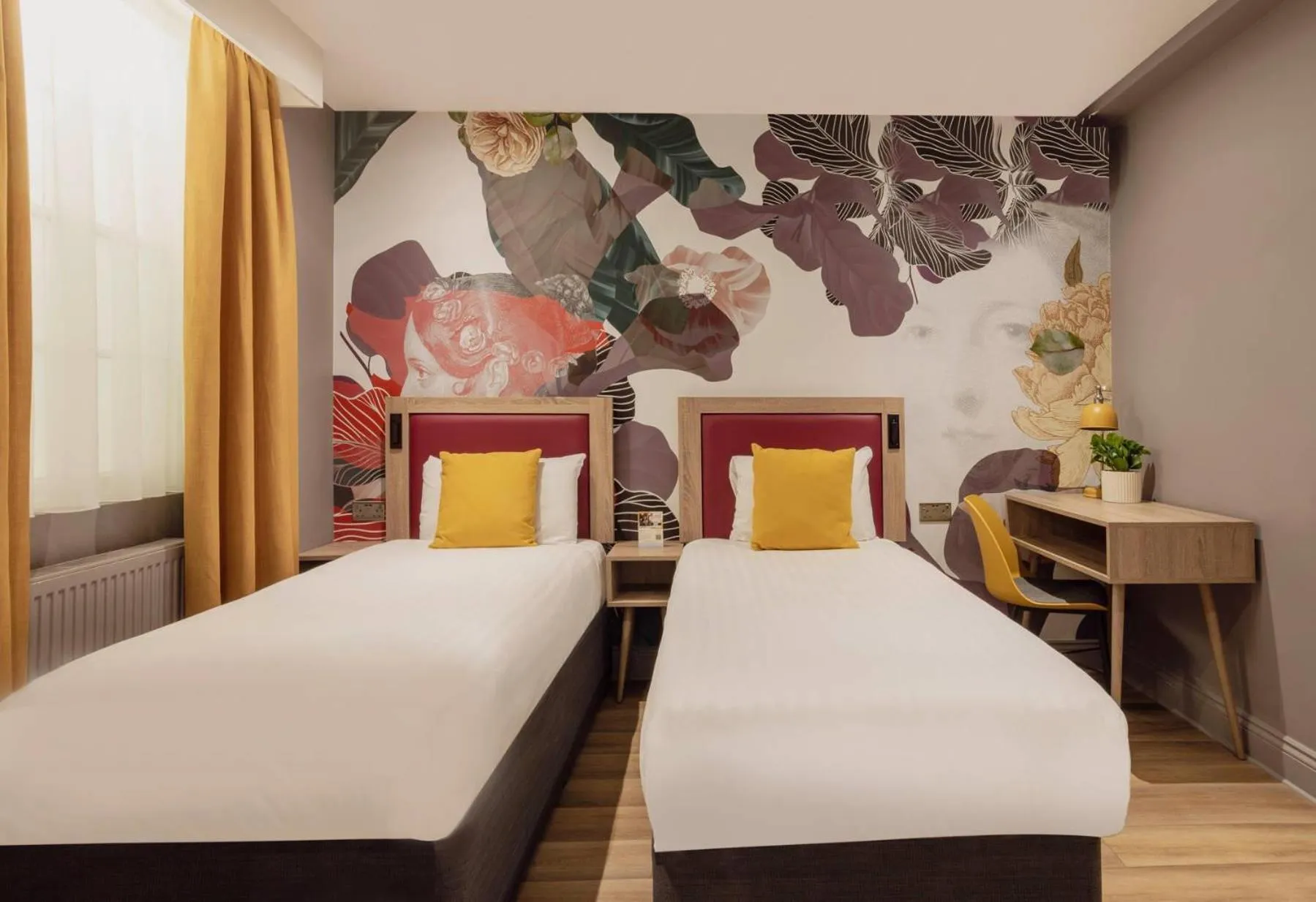 Bedroom, Bed in Comfort Inn Victoria