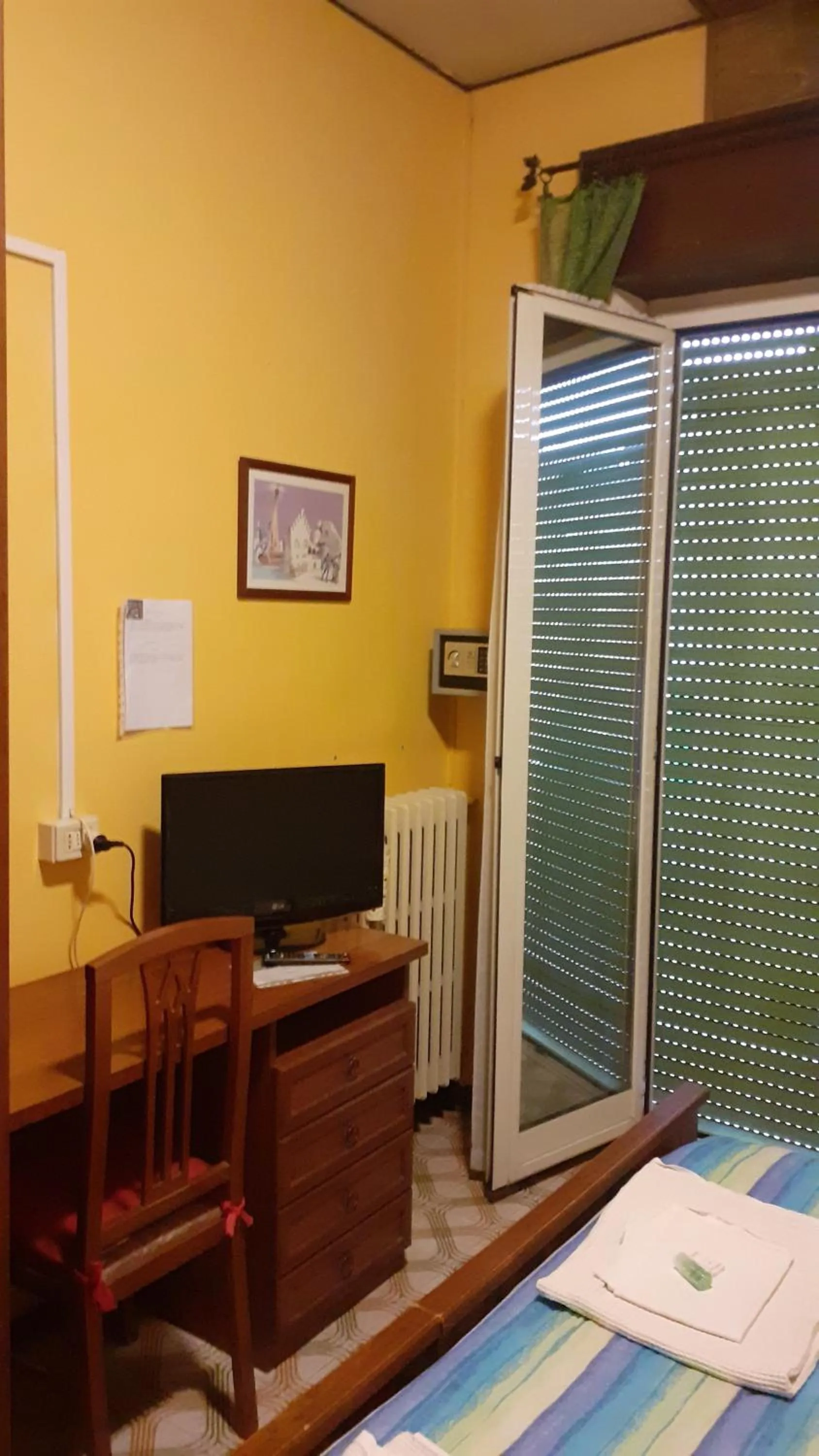 TV and multimedia, TV/Entertainment Center in Albergo Da Peppino