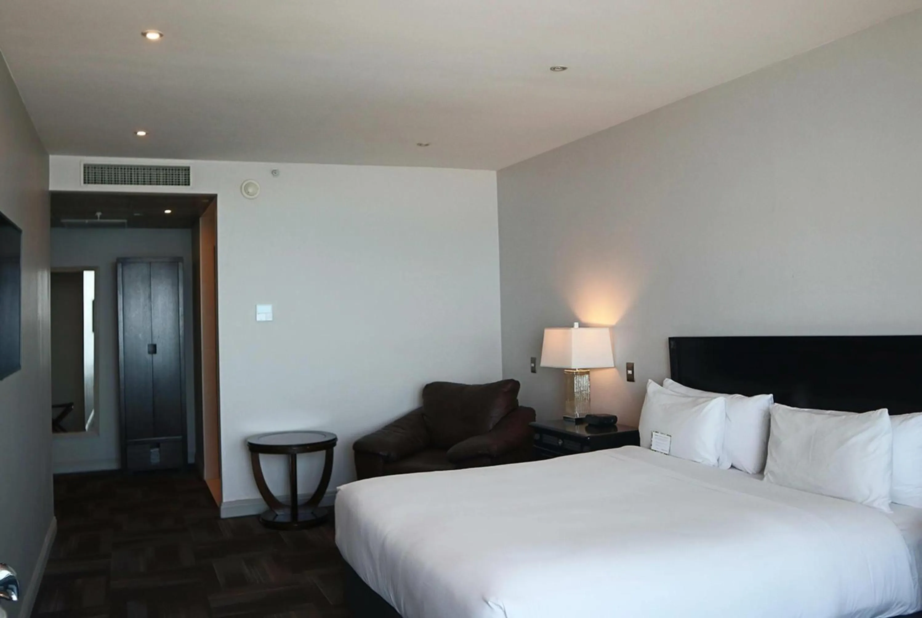 Photo of the whole room, Bed in Wyndham Garden Antofagasta Pettra