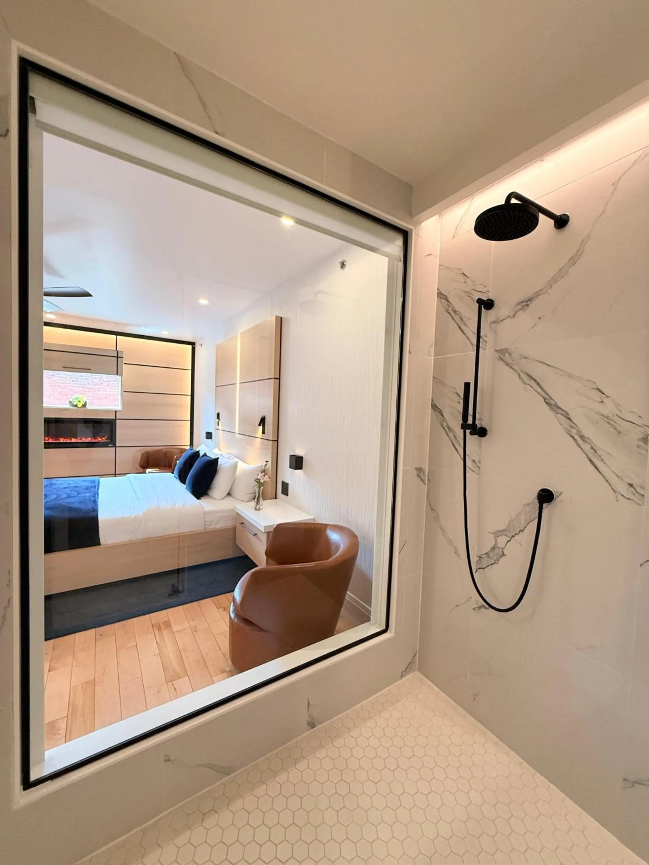 Shower, Bed in Cribs on Main