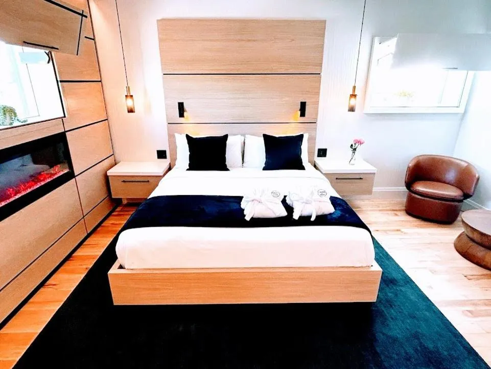 Bed in Cribs on Main