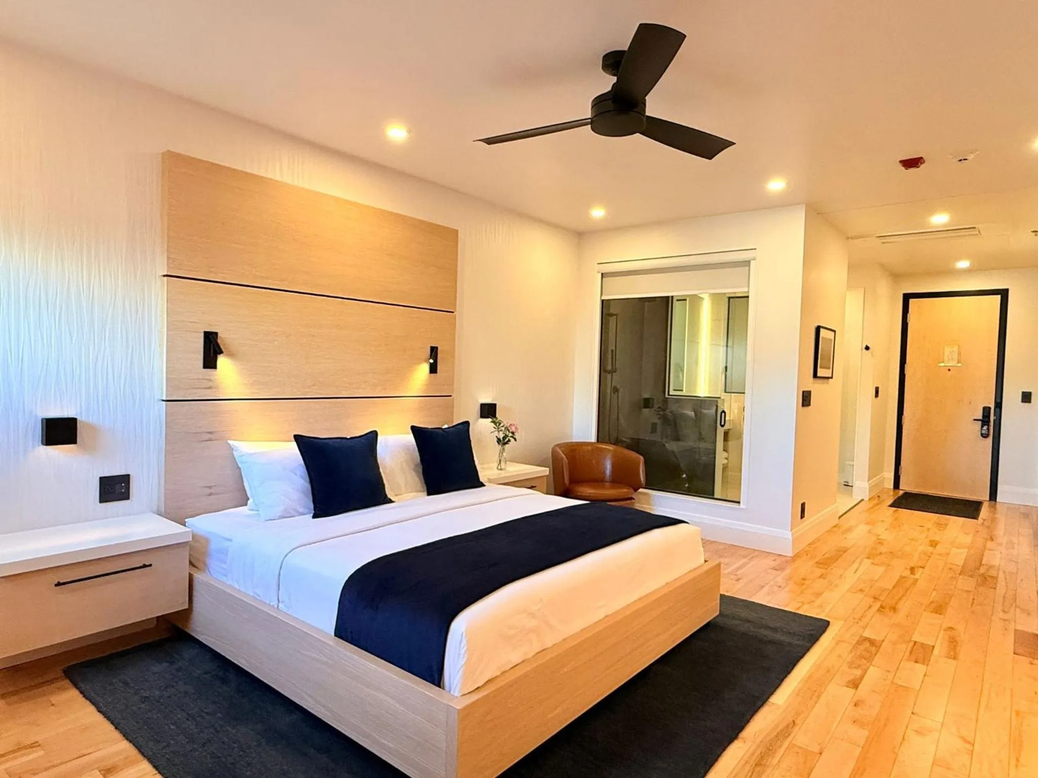 Bedroom, Bed in Cribs on Main