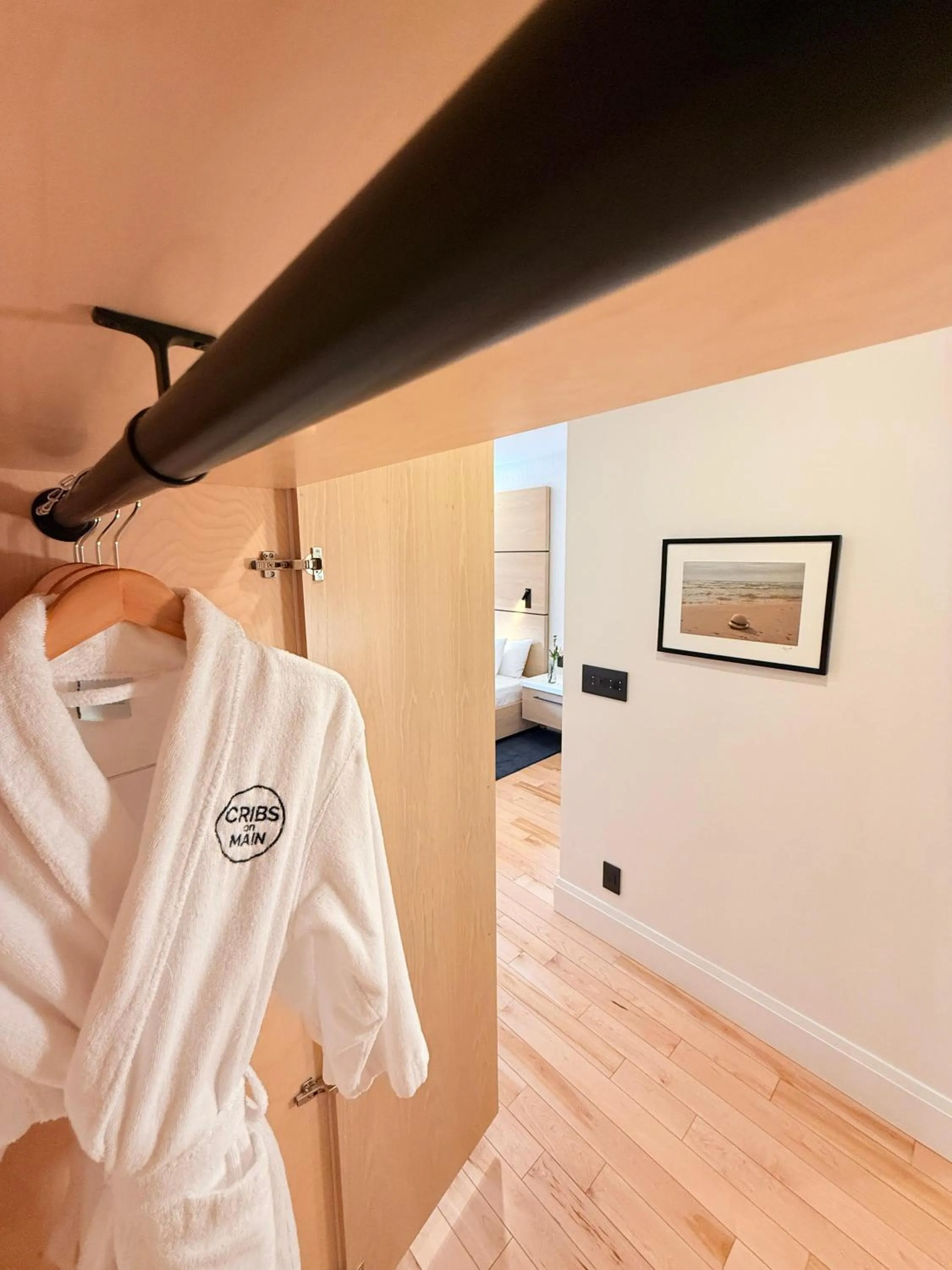 wardrobe in Cribs on Main