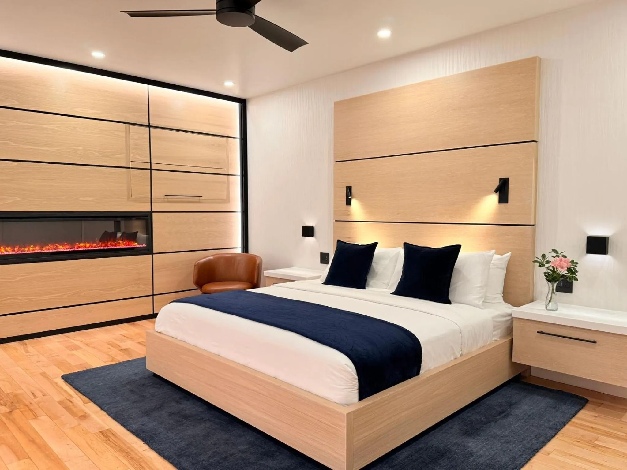 Bedroom, Bed in Cribs on Main