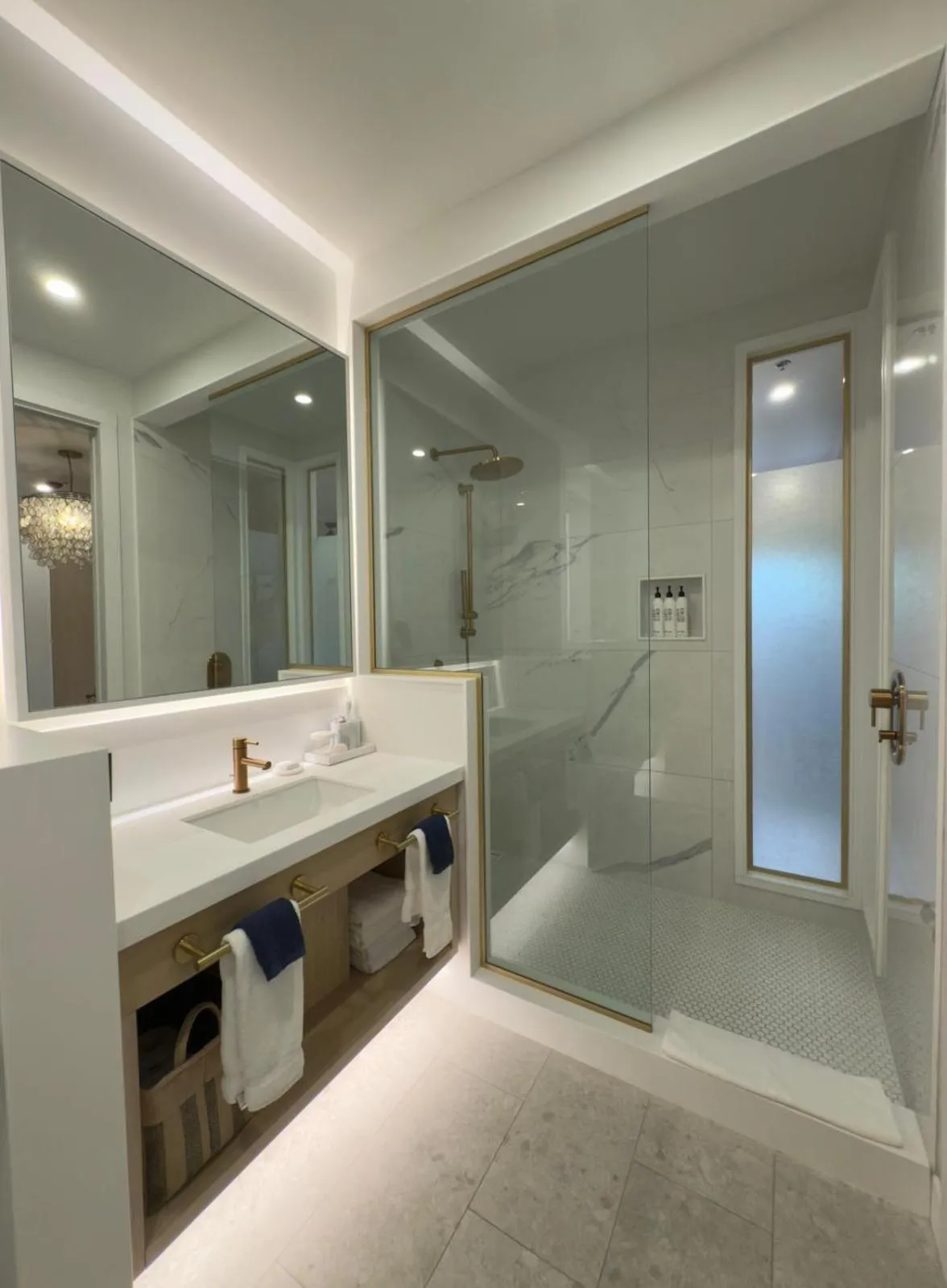 Shower in Cribs on Main