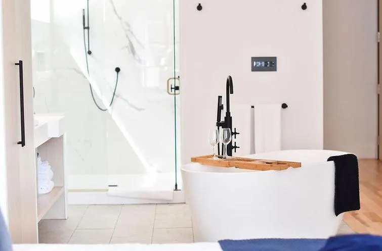 Shower in Cribs on Main