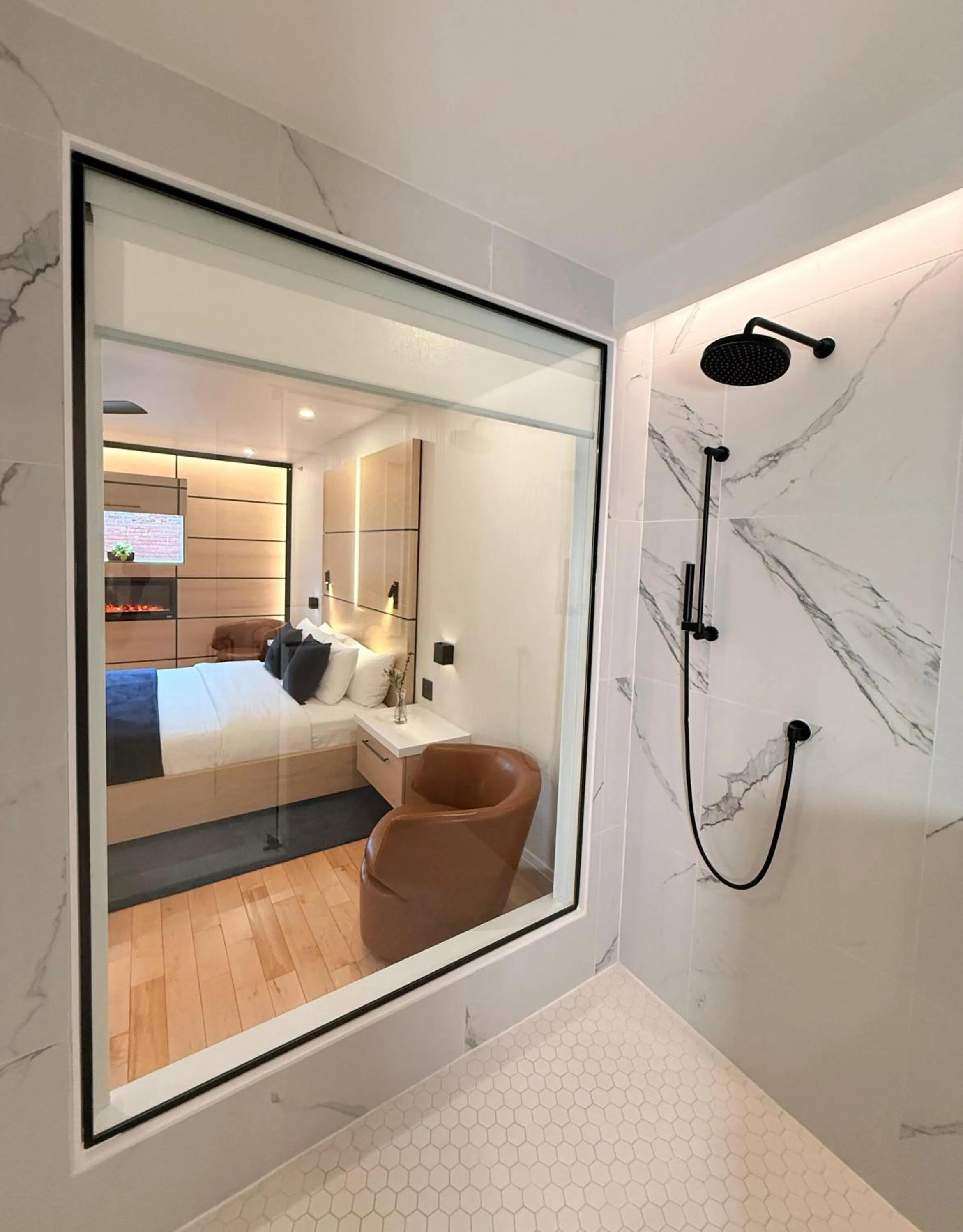 Shower, Bed in Cribs on Main