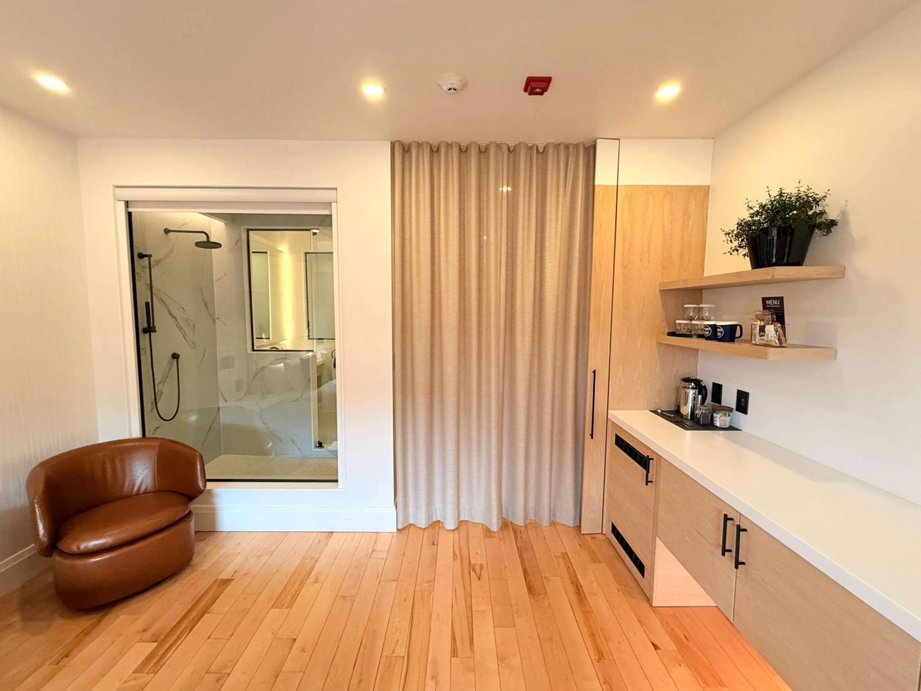 Bedroom in Cribs on Main