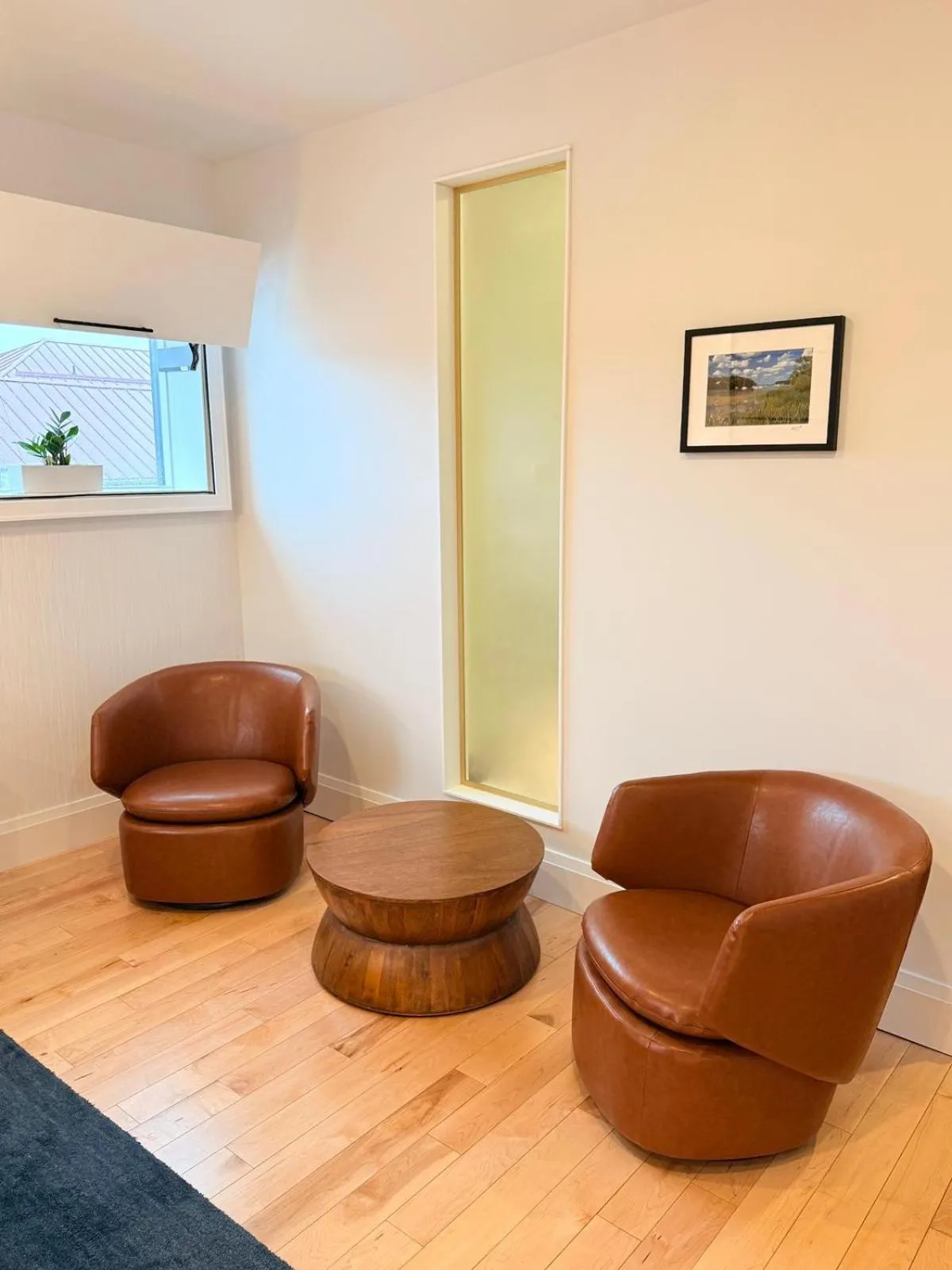 Seating area in Cribs on Main