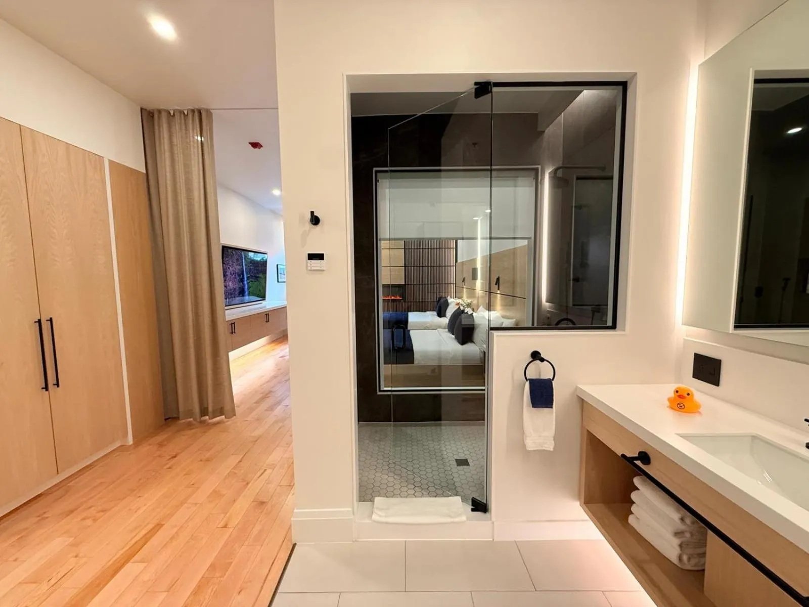 Bed in Cribs on Main