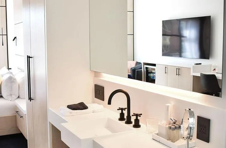 Bathroom, Bed in Cribs on Main