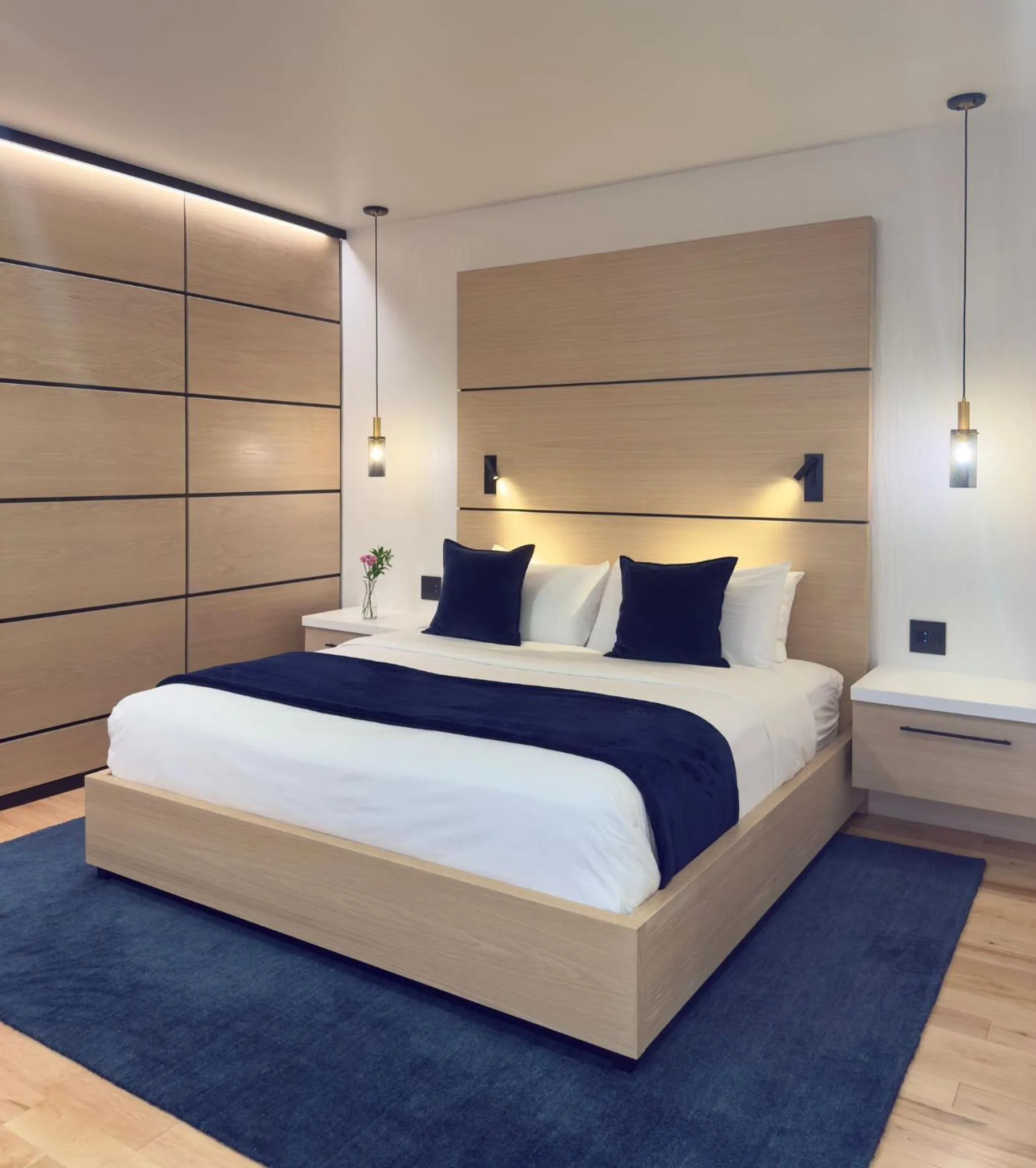 Bedroom, Bed in Cribs on Main