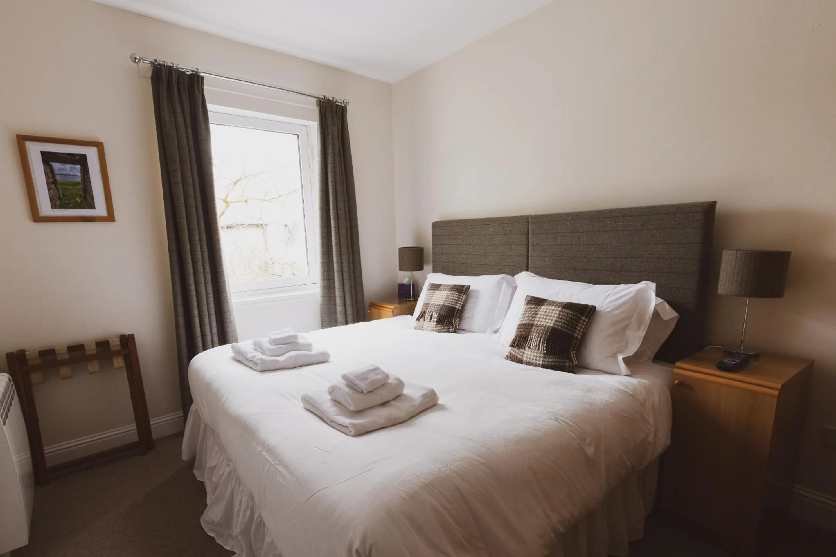 Bedroom, Bed in Scalloway Hotel