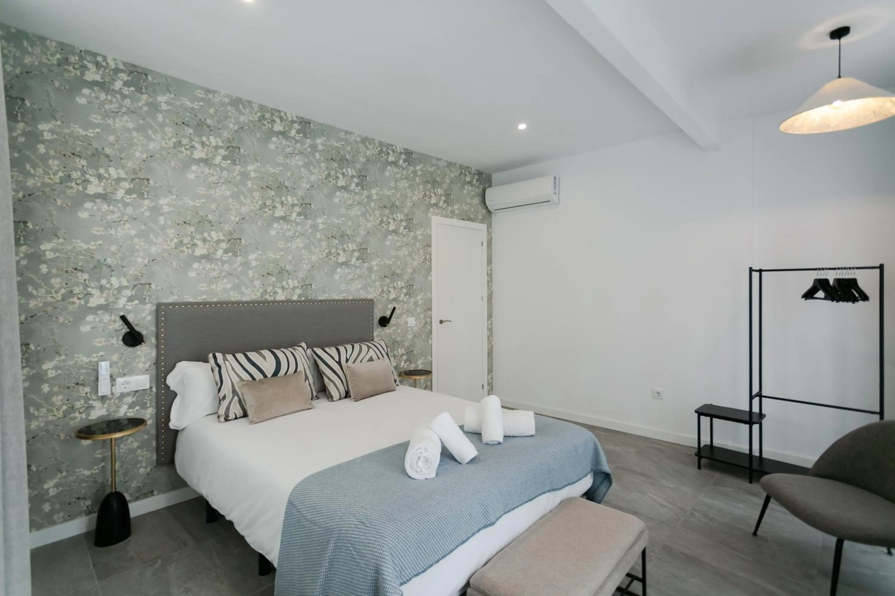 Bed in Lujoso apartamento con piscina compartida 2