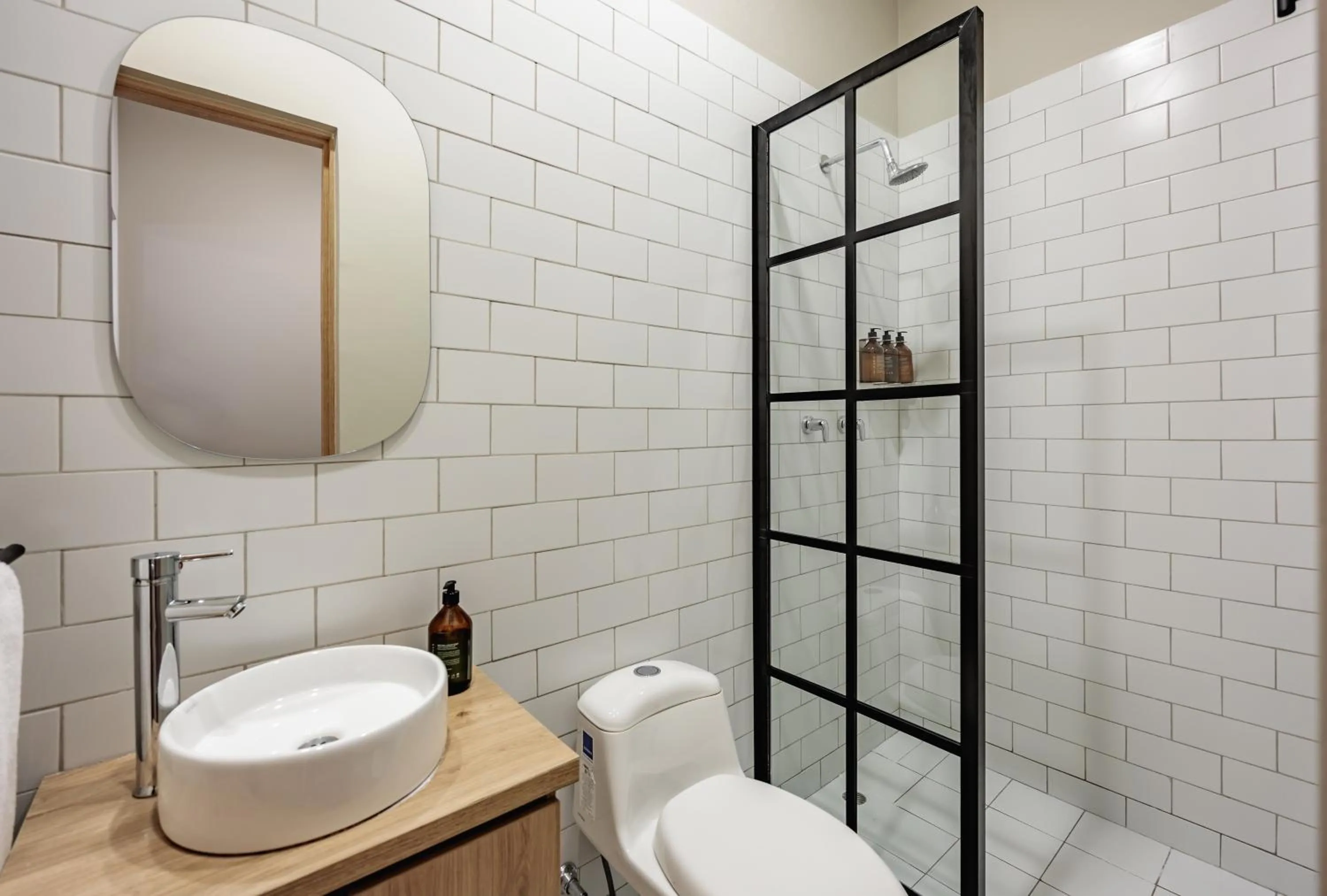 Shower in The Somos Flats Laureles