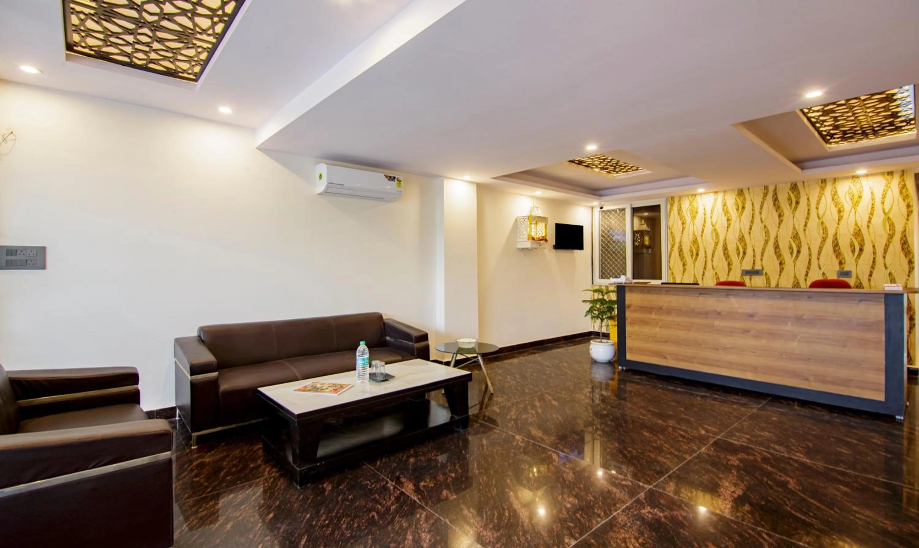 Lobby or reception in Treebo Grand Vista - 62