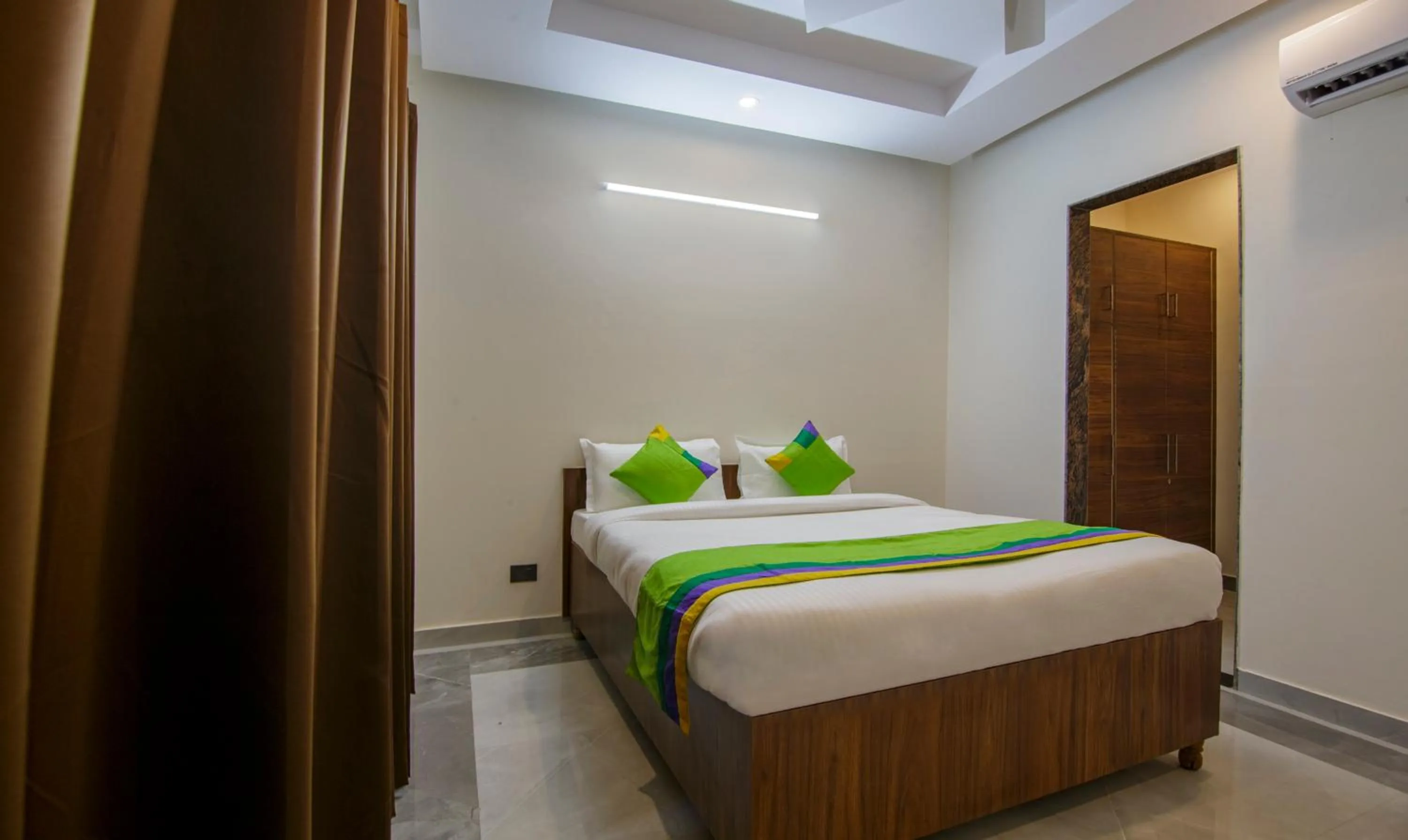 Bedroom, Bed in Treebo Grand Vista - 62