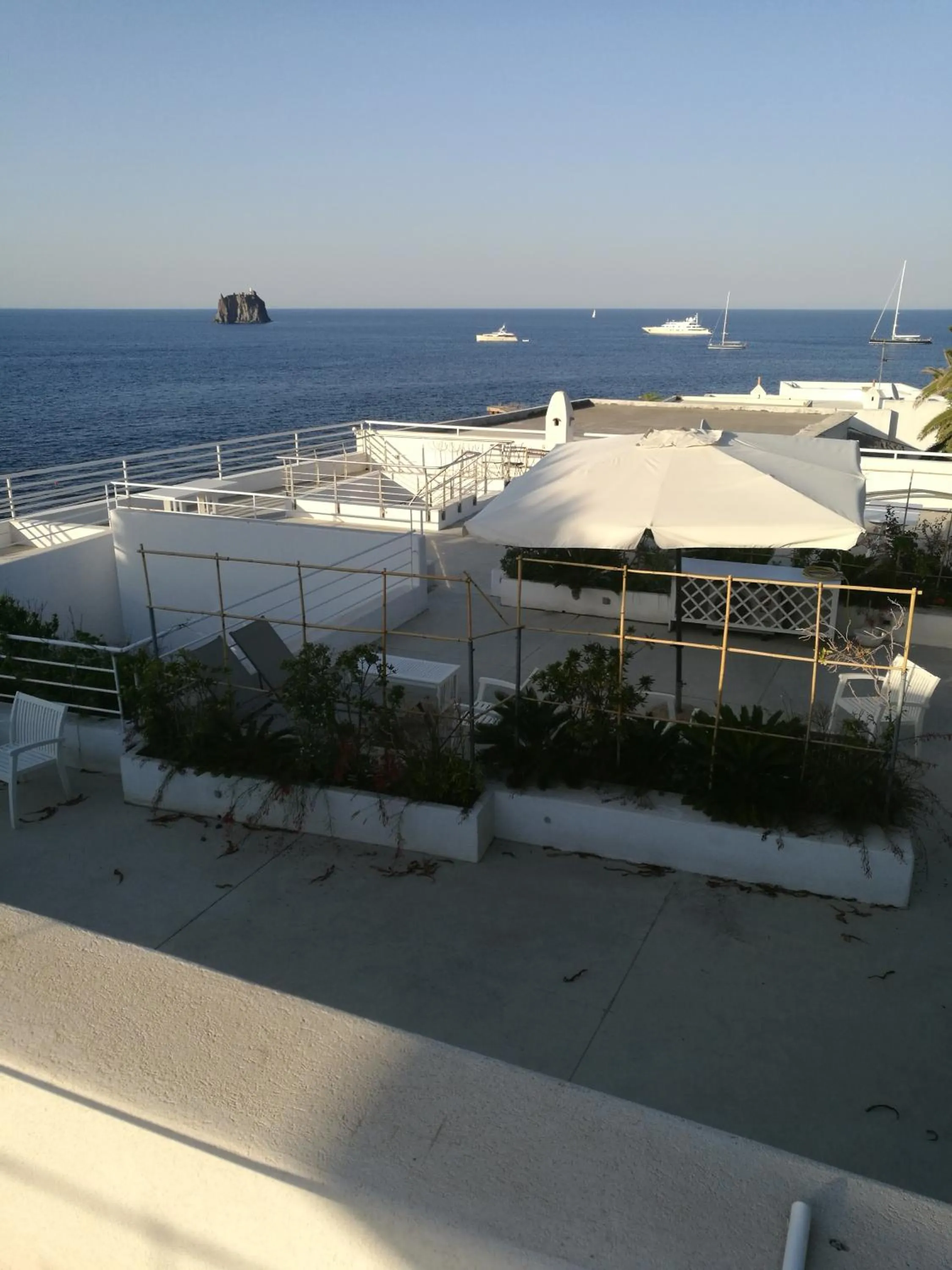 Photo of the whole room in Il Gabbiano Relais in Stromboli