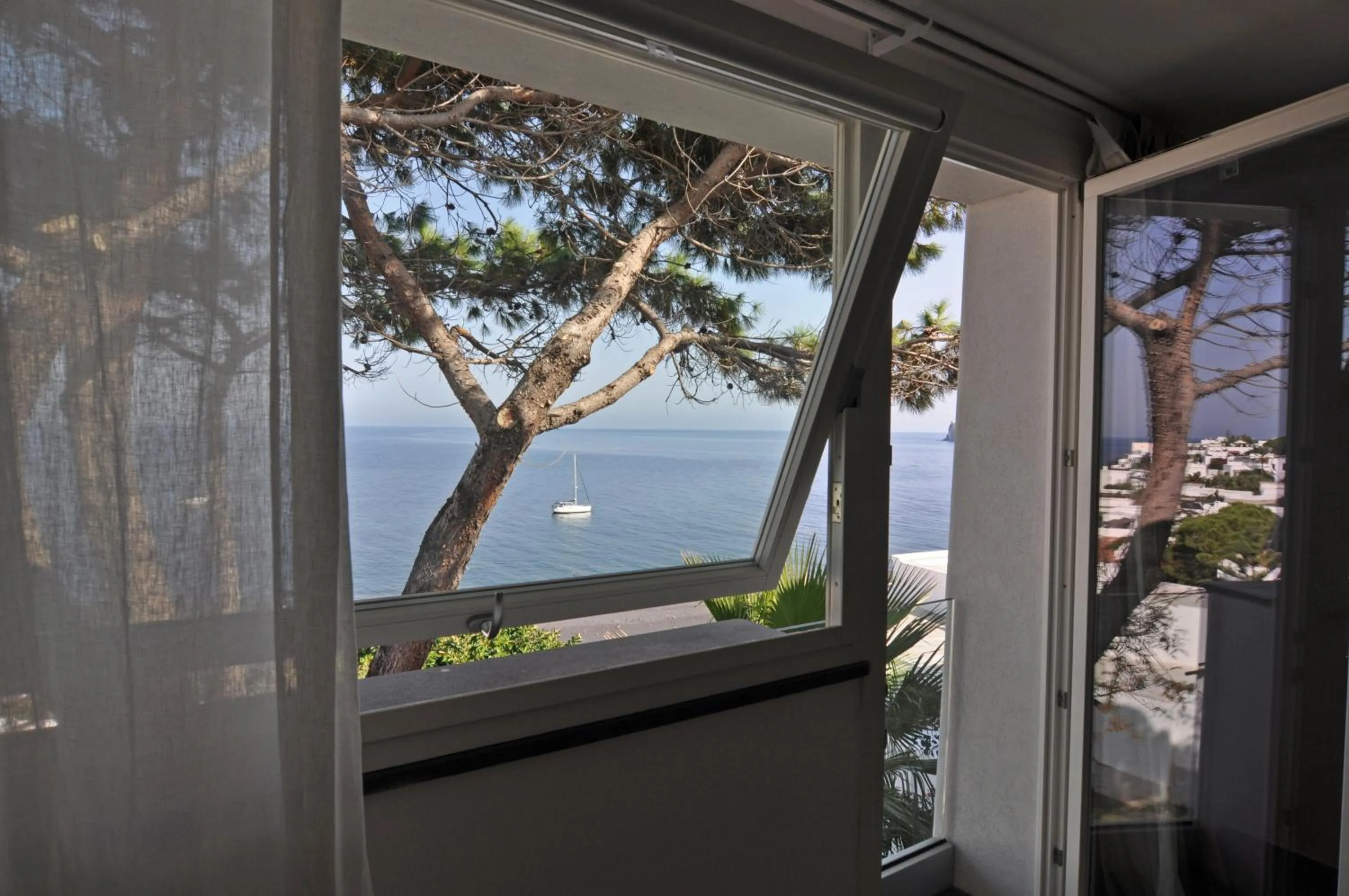 Photo of the whole room in Il Gabbiano Relais in Stromboli