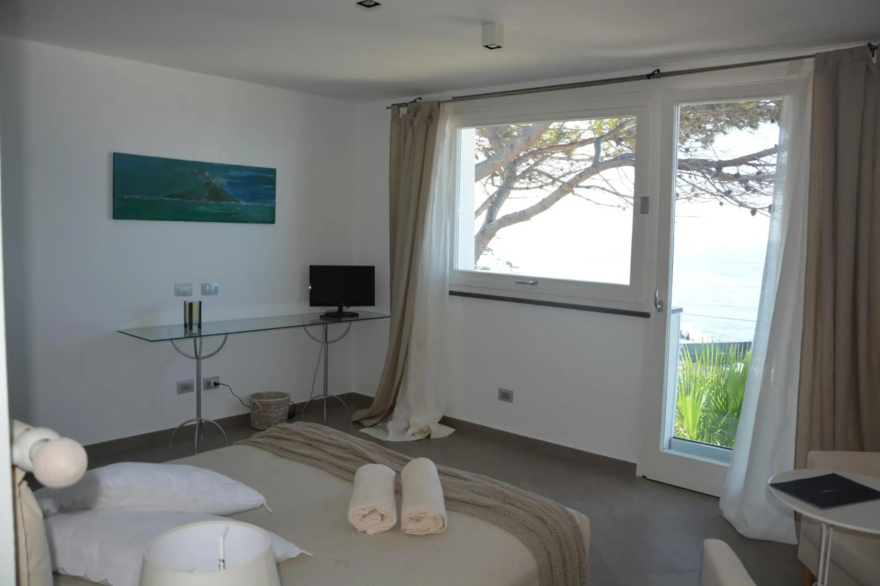 Deluxe Two-Bedroom Apartment with Sea View in Il Gabbiano Relais in Stromboli Deluxe Two-Bedroom Apartment with Sea View in Il Gabbiano Relais in Stromboli