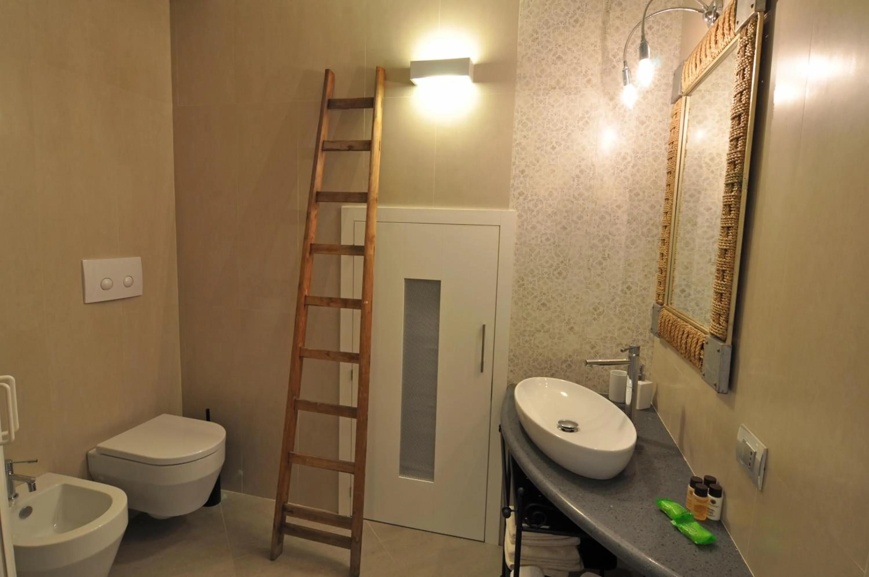 Bathroom in Il Gabbiano Relais in Stromboli