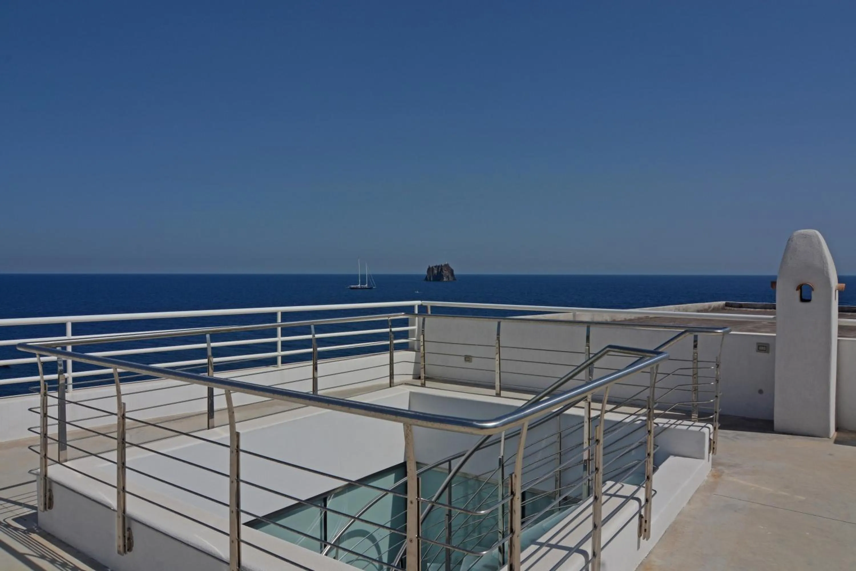 Patio in Il Gabbiano Relais in Stromboli