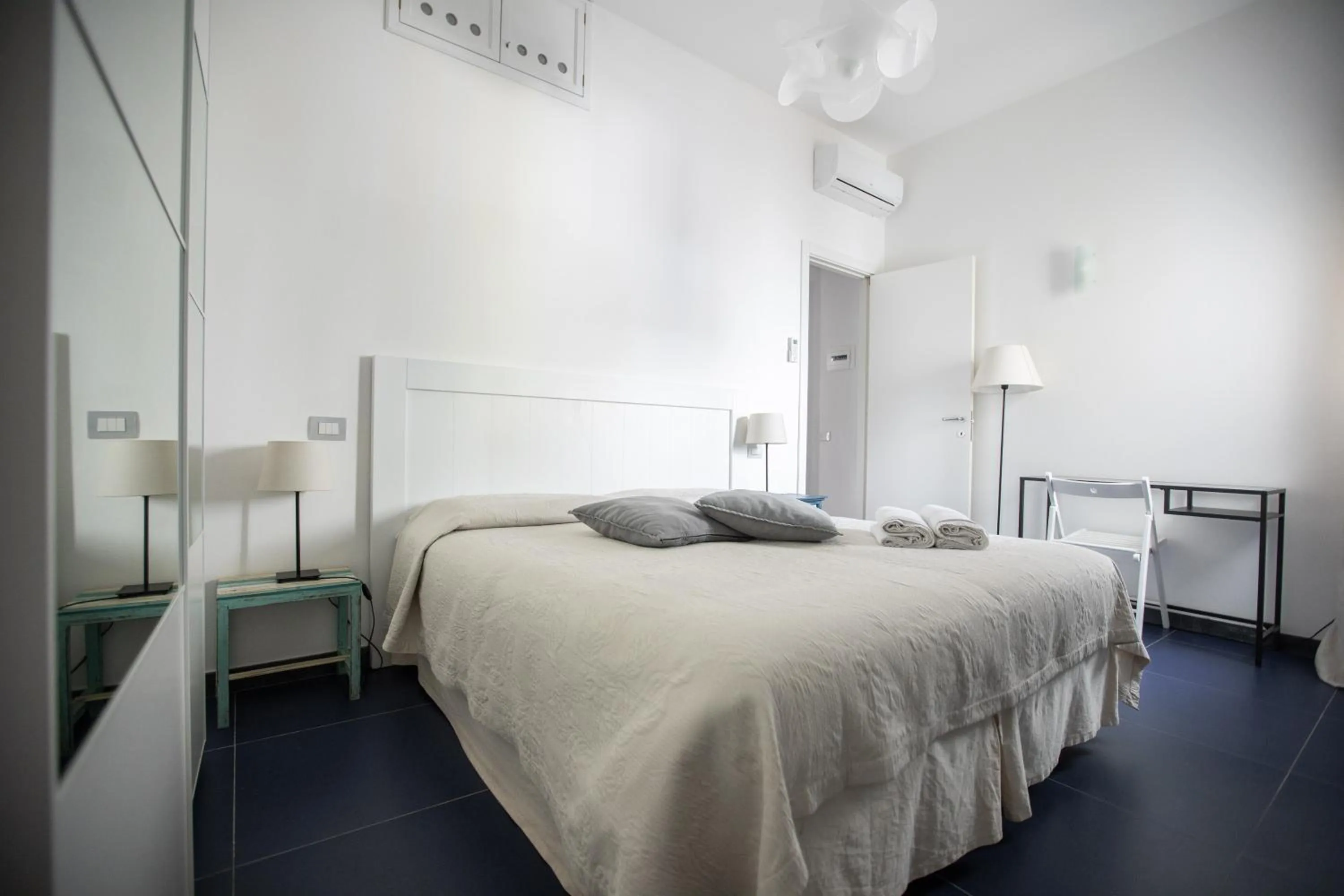 Bed in Il Gabbiano Relais in Stromboli