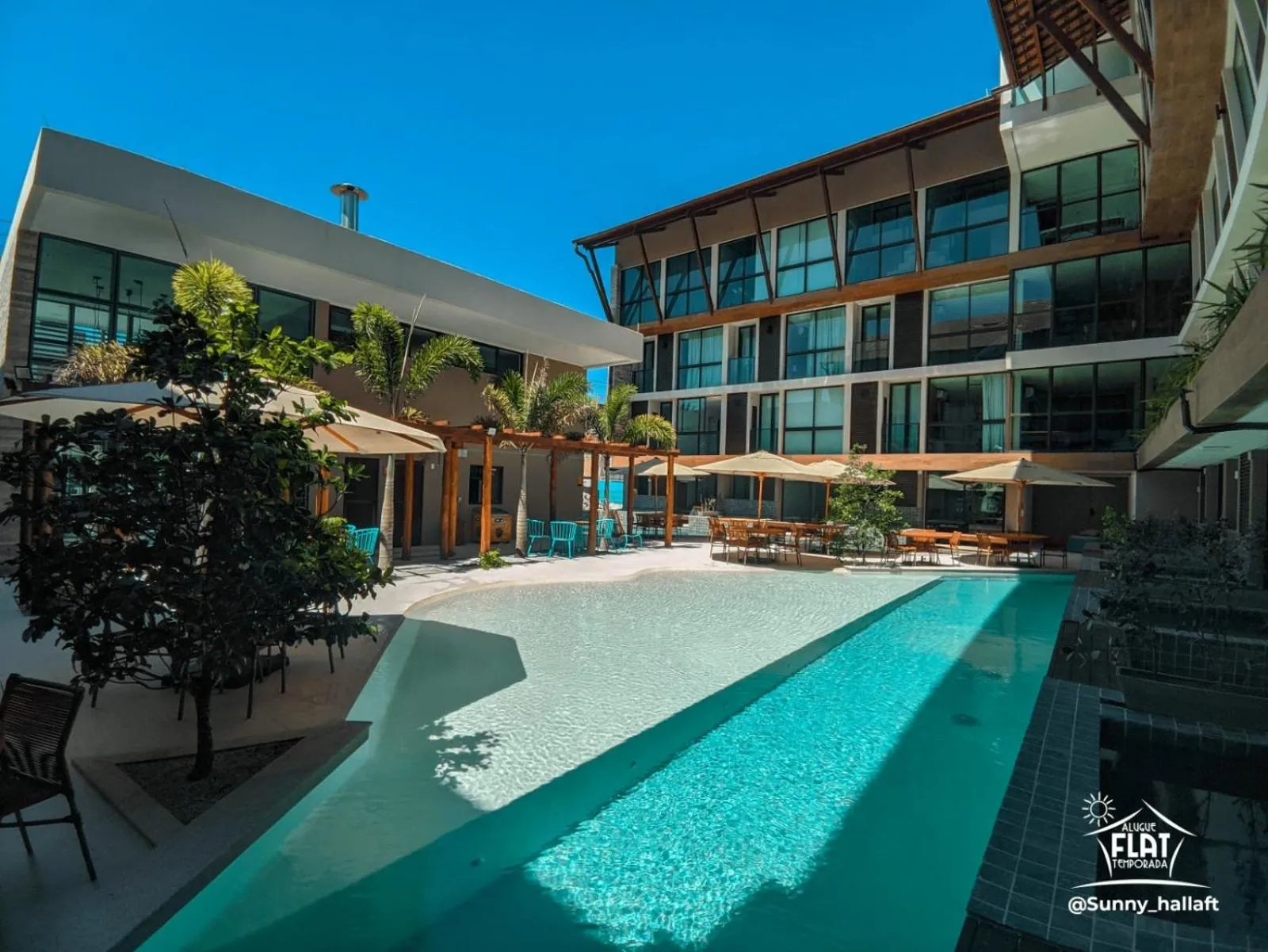 Pool view in Sunny Hall by AFT