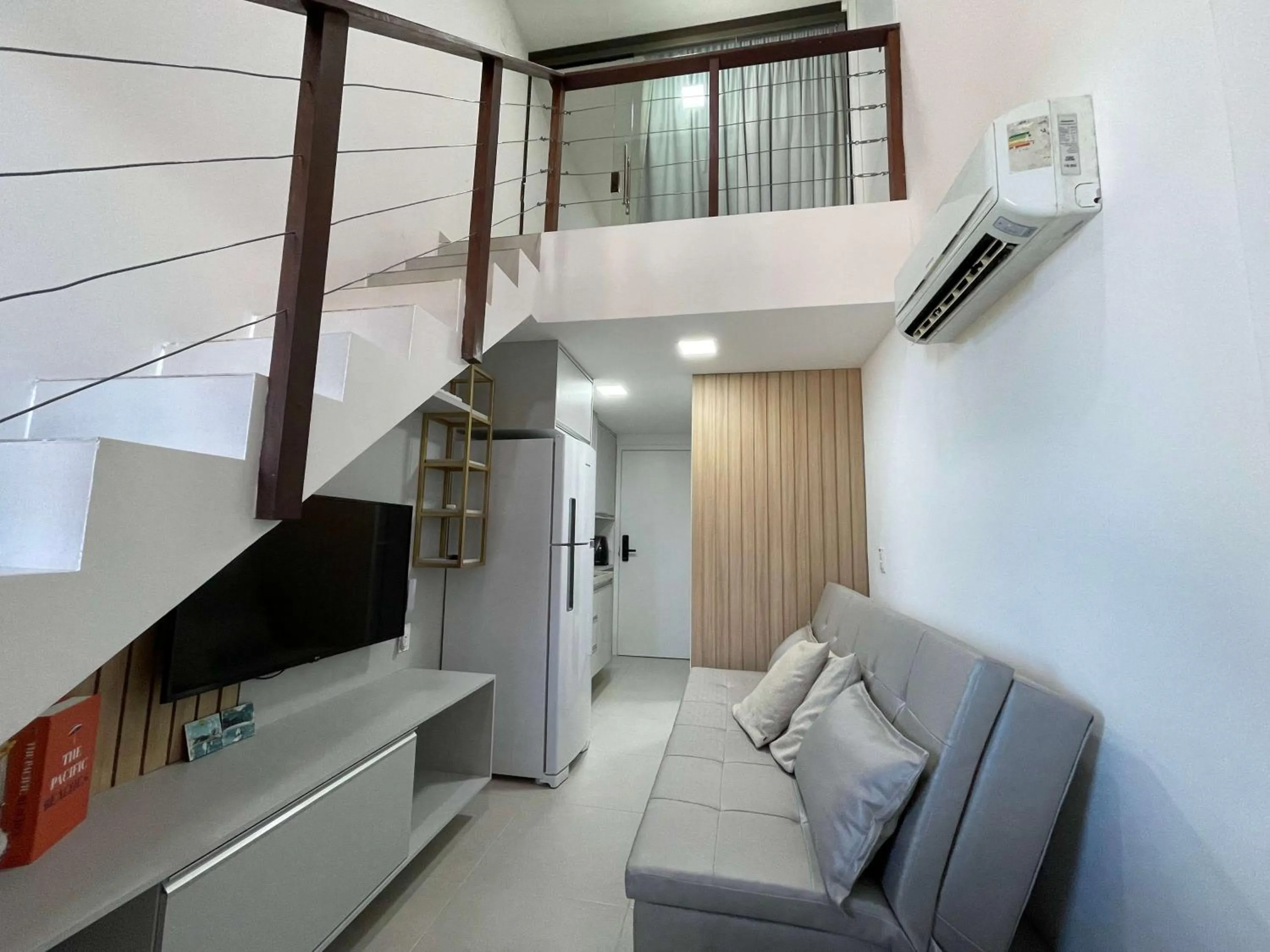 Communal lounge/ TV room in Sunny Hall by AFT