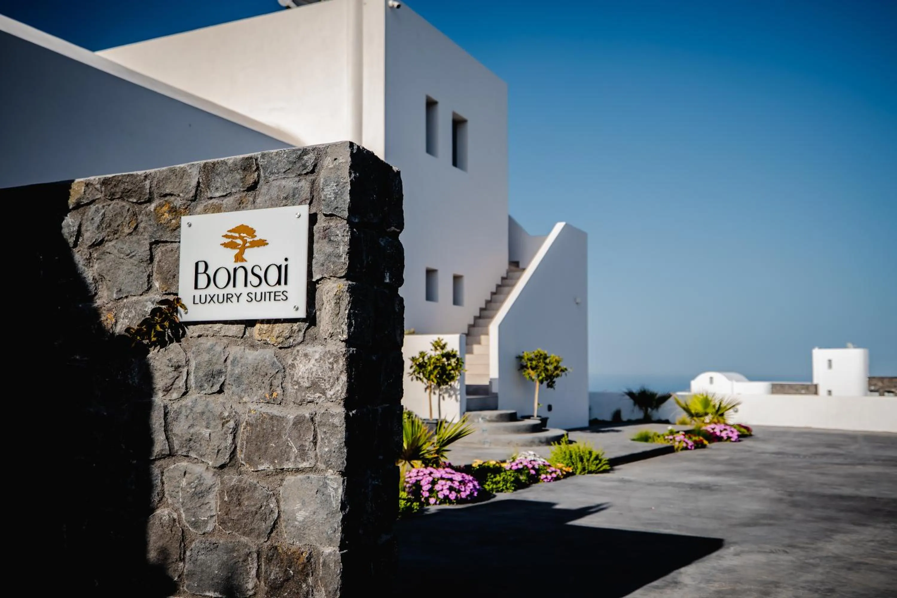 Facade/entrance in Bonsai Luxury Suites