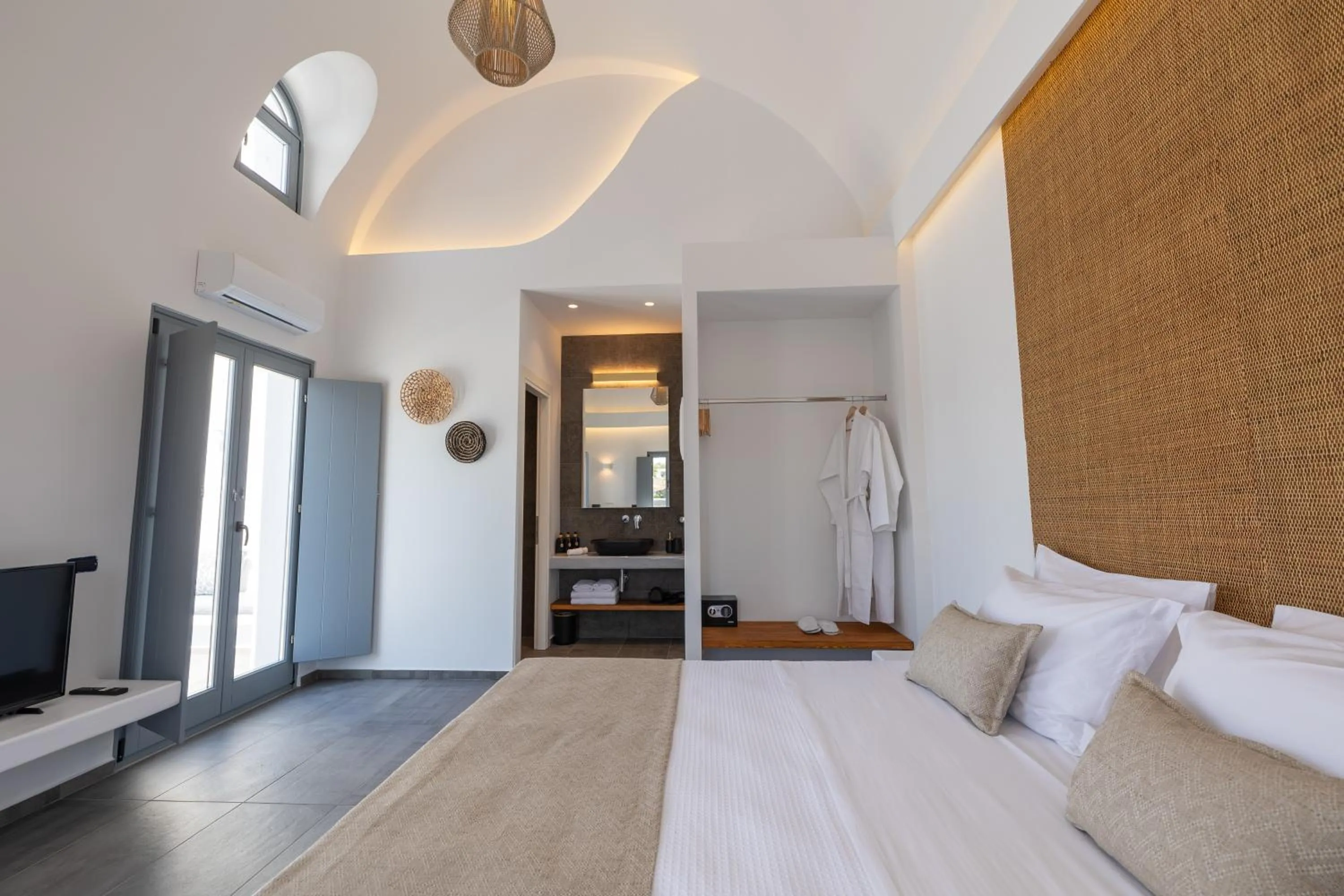 Bedroom, Bed in Bonsai Luxury Suites