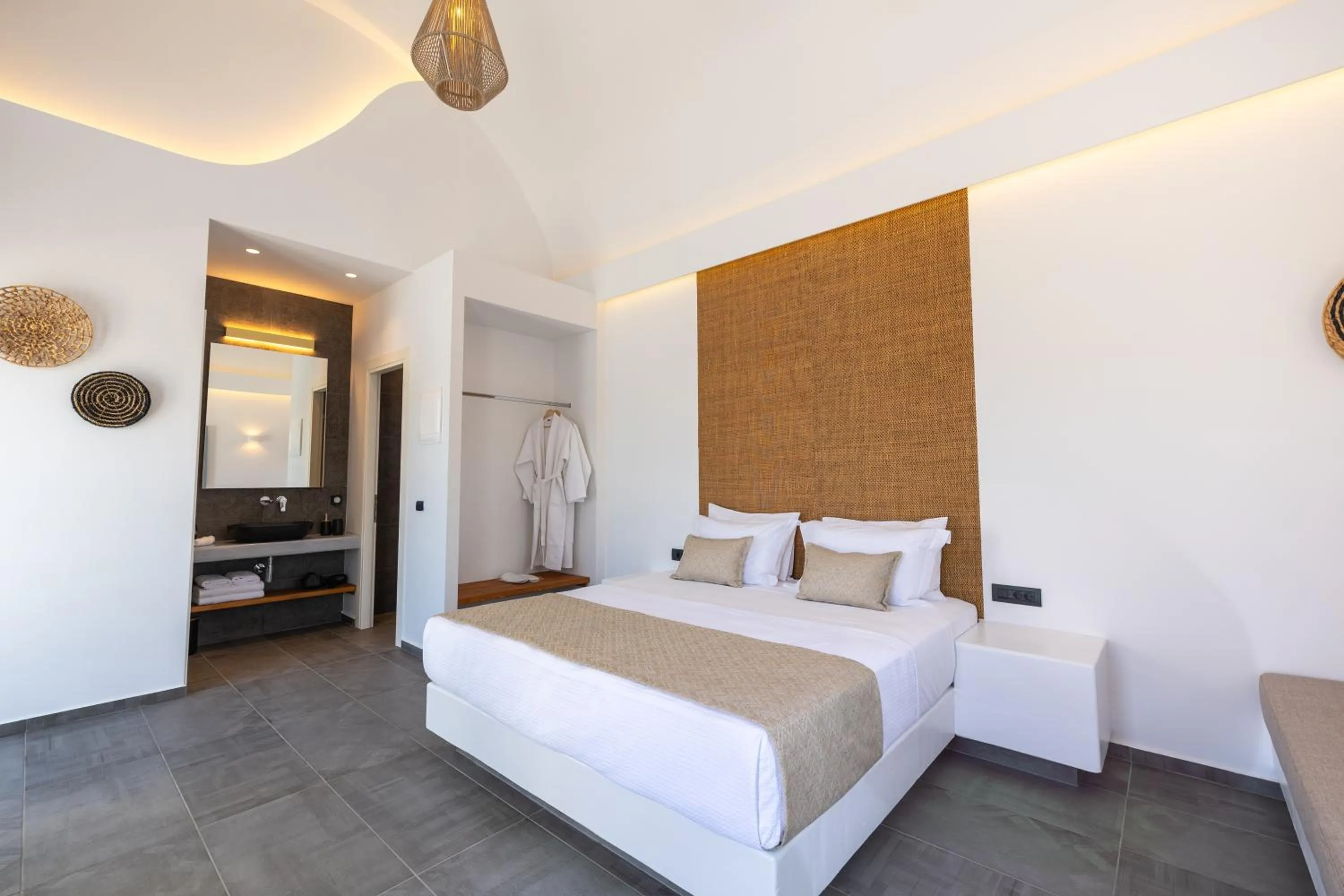 Bedroom, Bed in Bonsai Luxury Suites