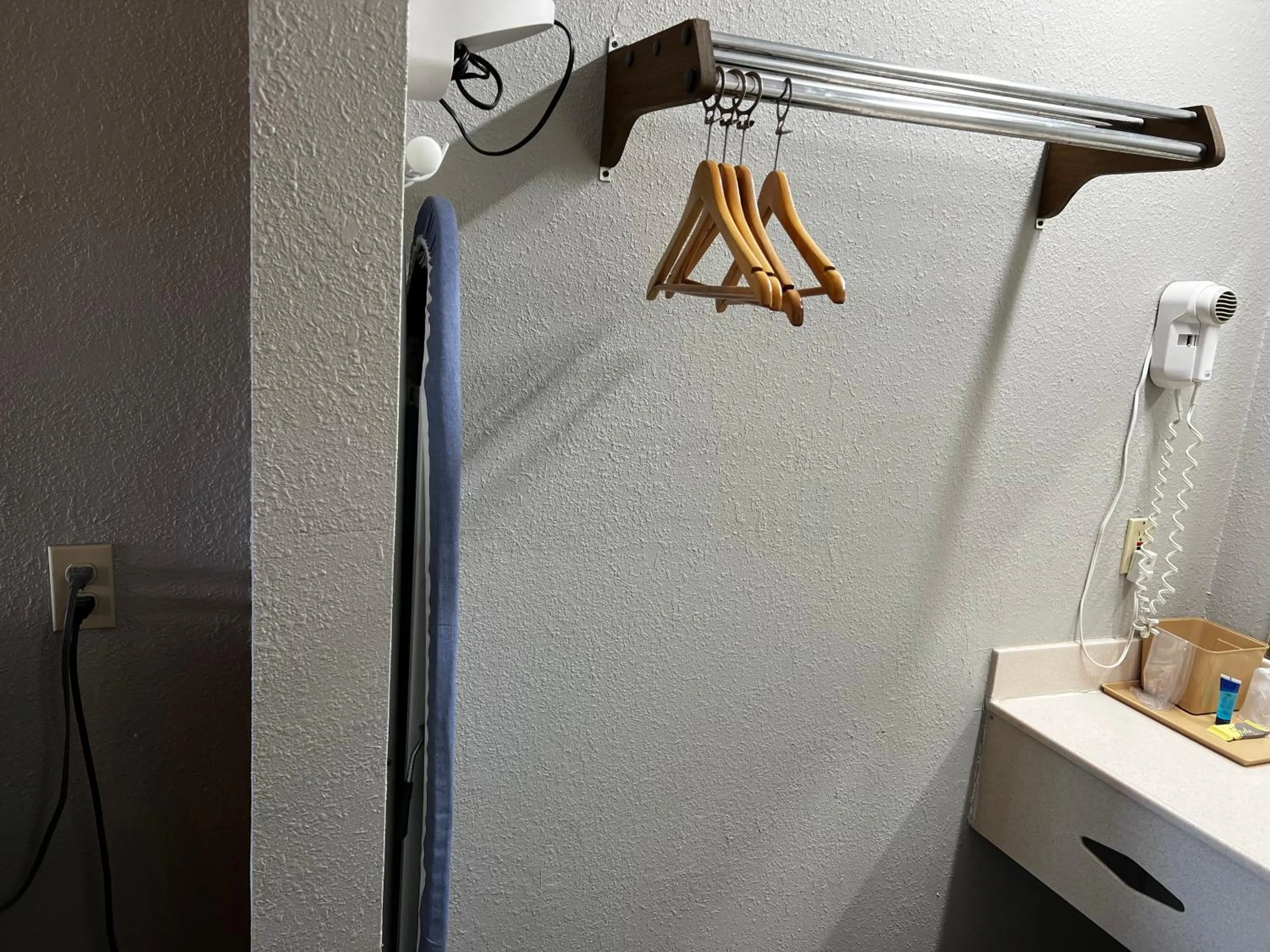 Express Inn & Suites