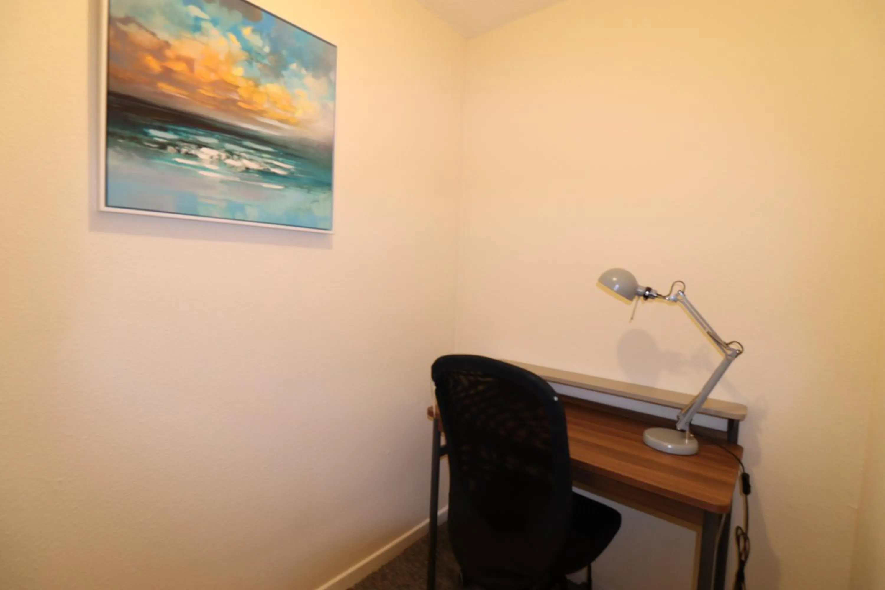 hair dresser in London Central Modern Apartment Charlton