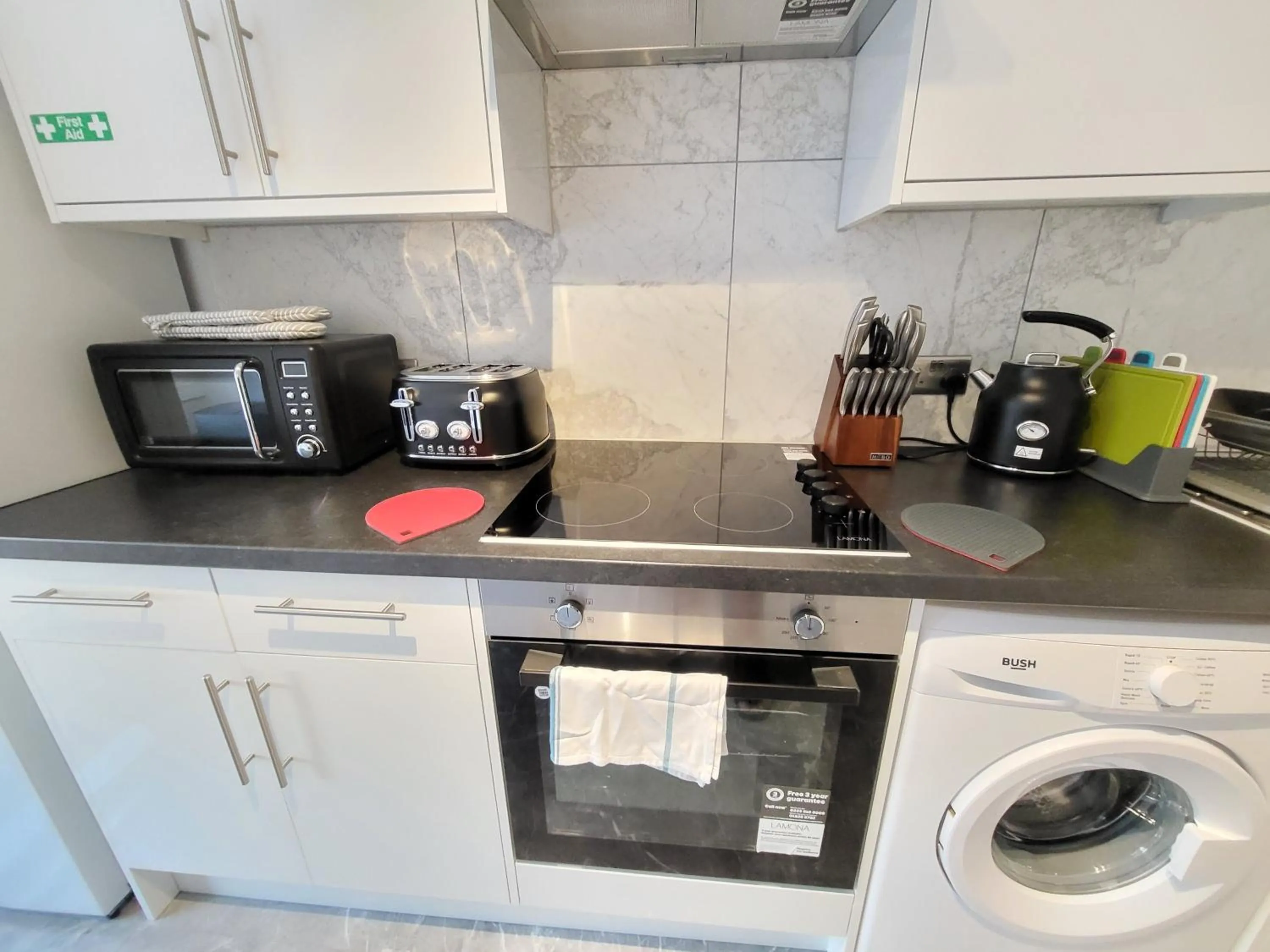 Kitchen or kitchenette in London Central Modern Apartment Charlton