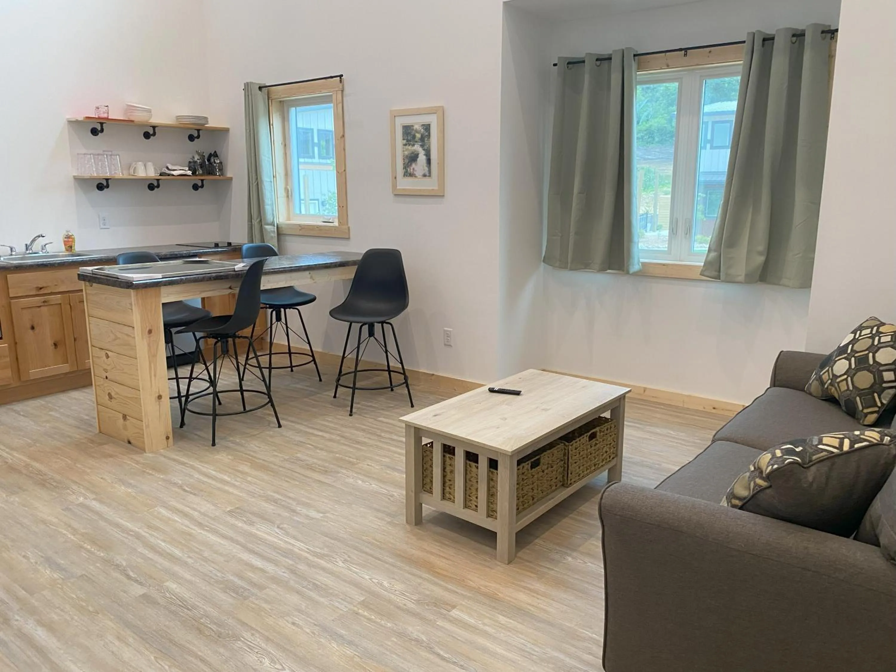 Kitchen or kitchenette in Bluffside Gardens