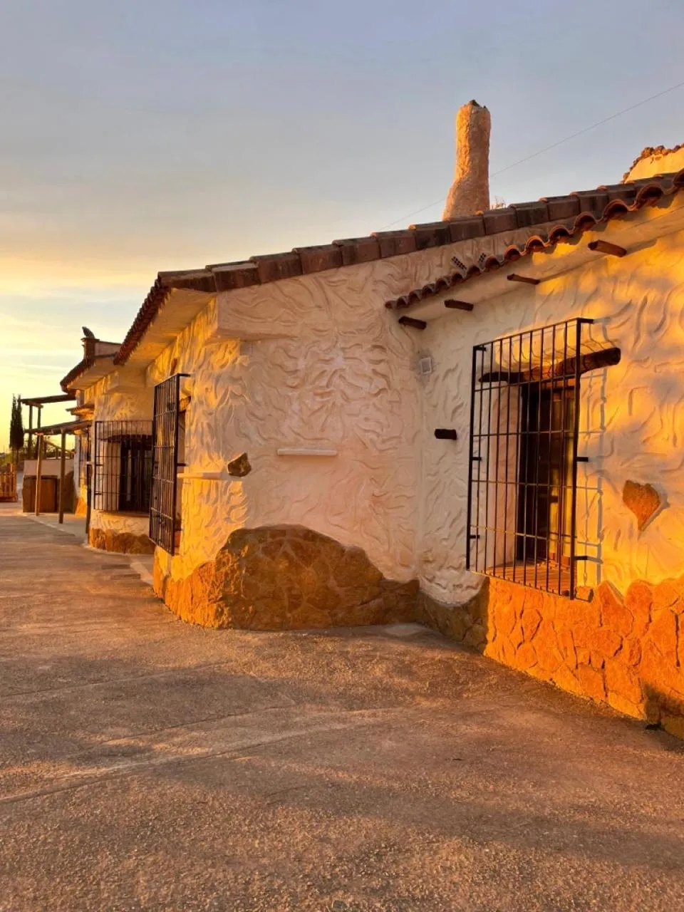 Facade/entrance in Cuevas El Atochal Orígenes