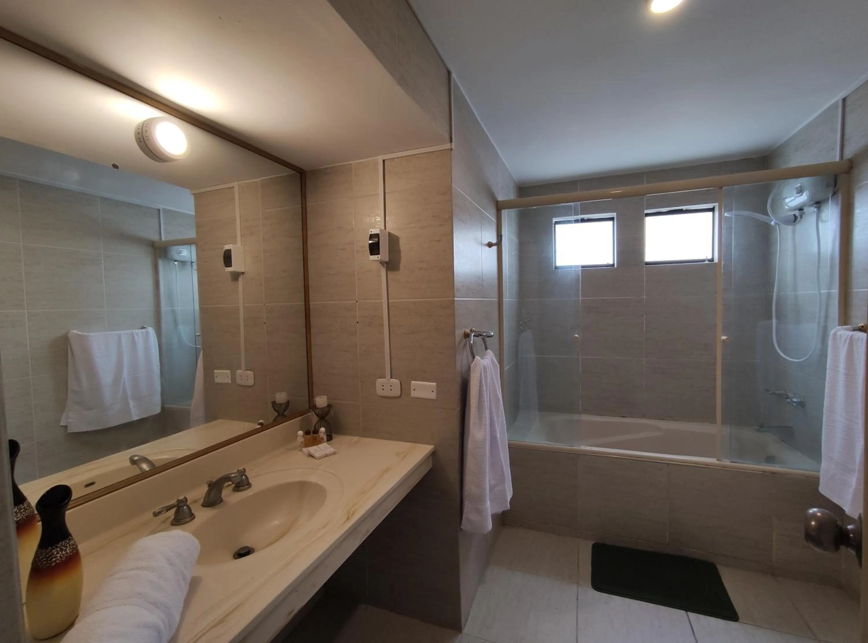 Bath in Inti Llaqta Hotel & Suites