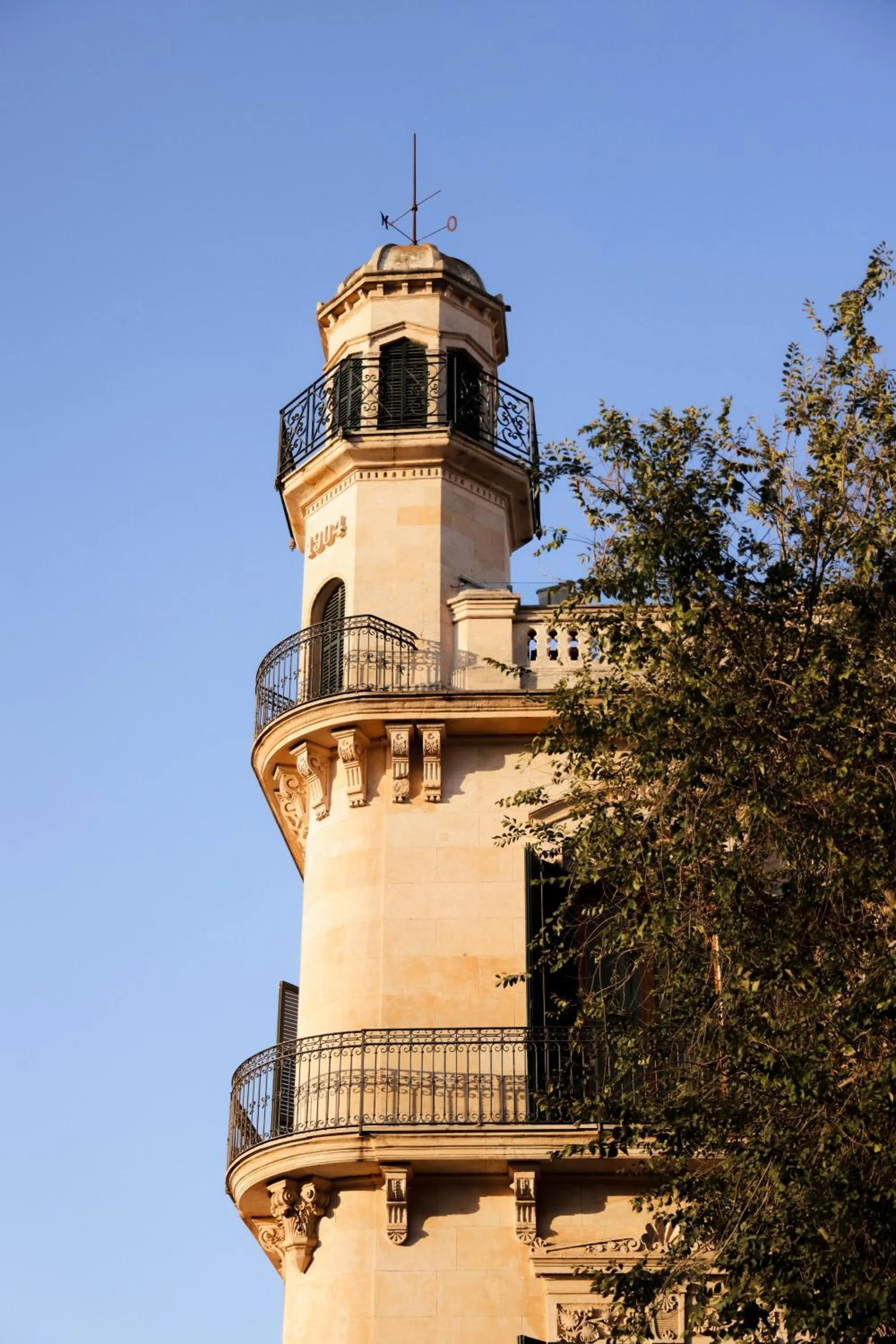 Property building in Hotel Hostal Cuba